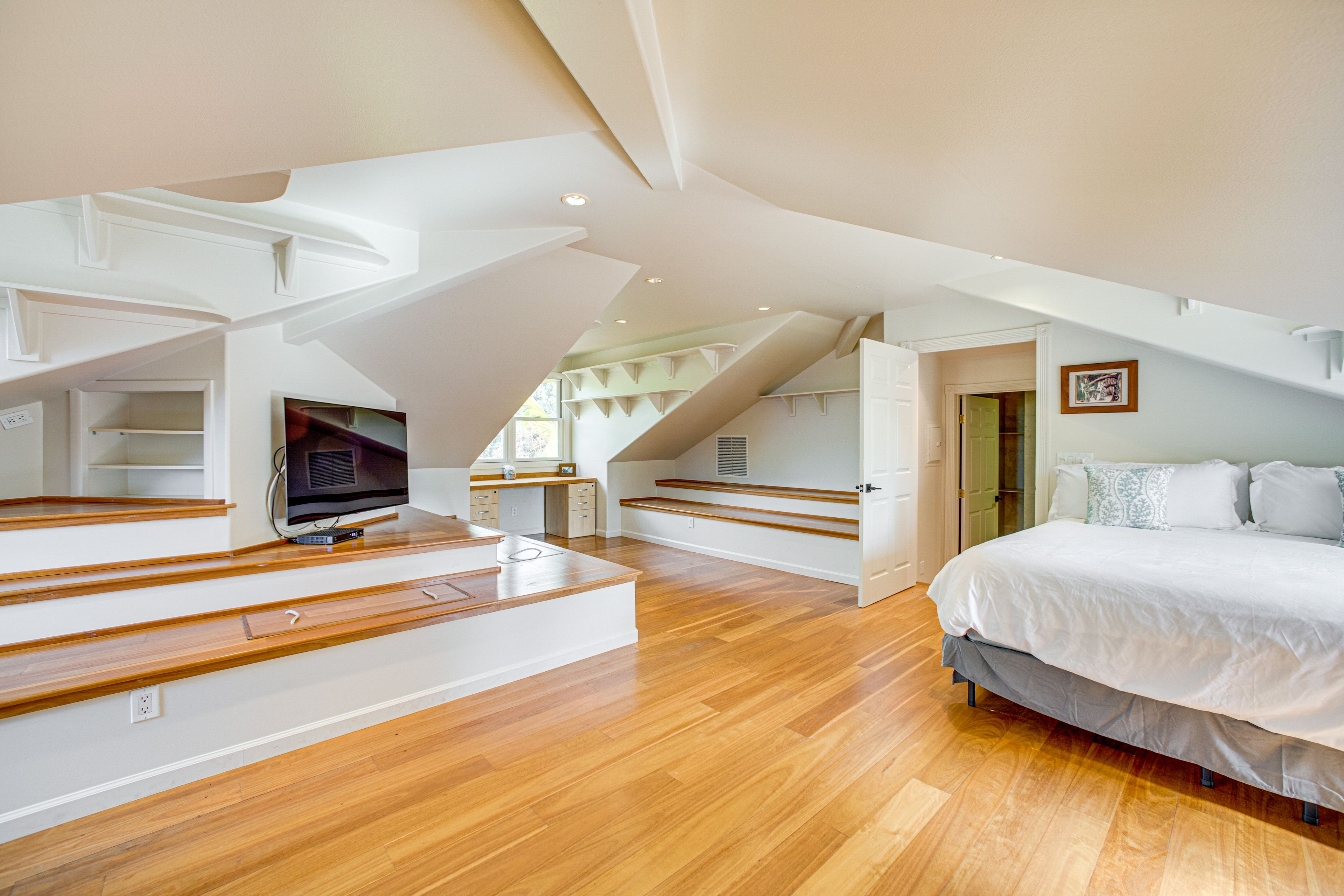 Bedroom 6 | King Bed