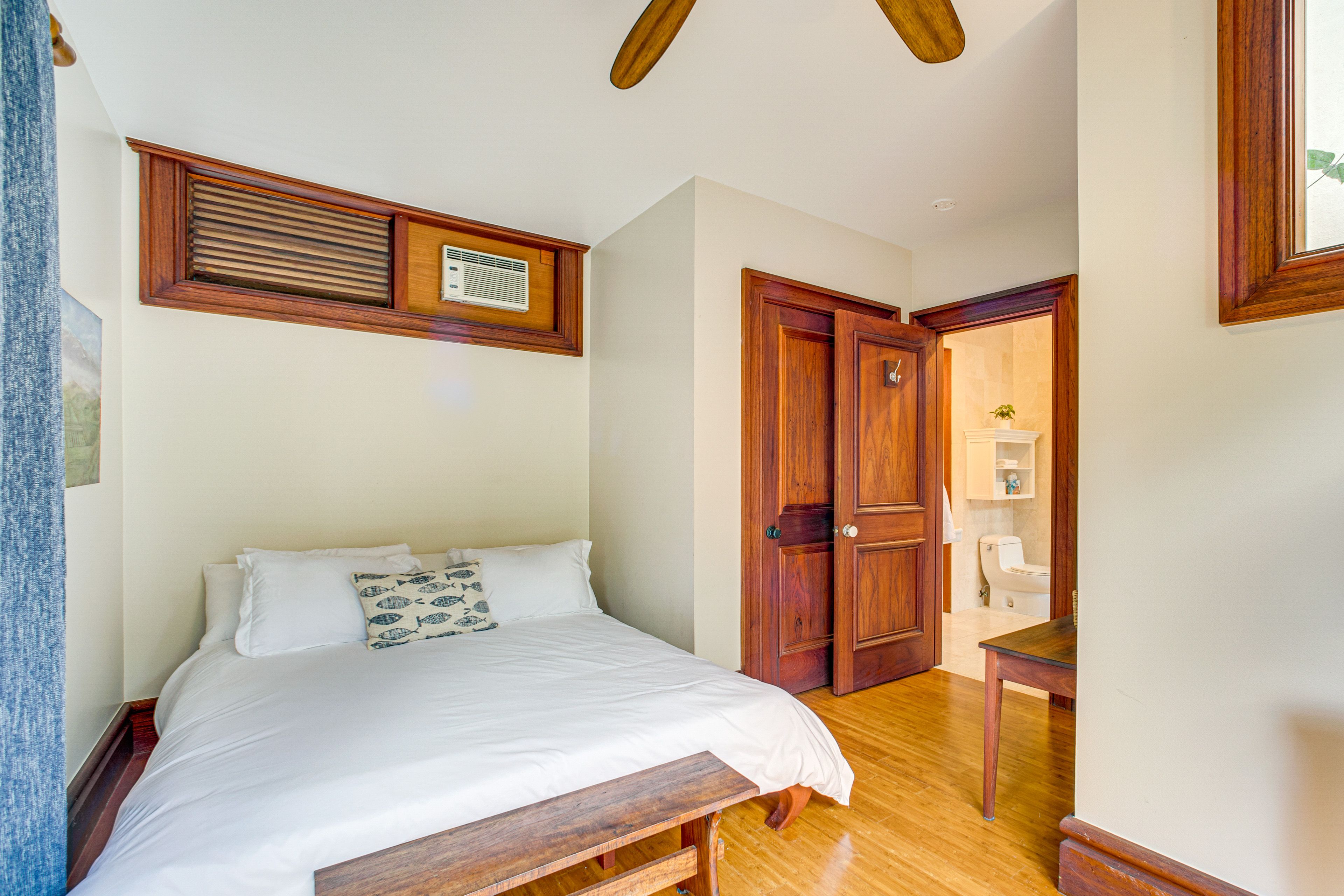 Bedroom 5 | Queen Bed