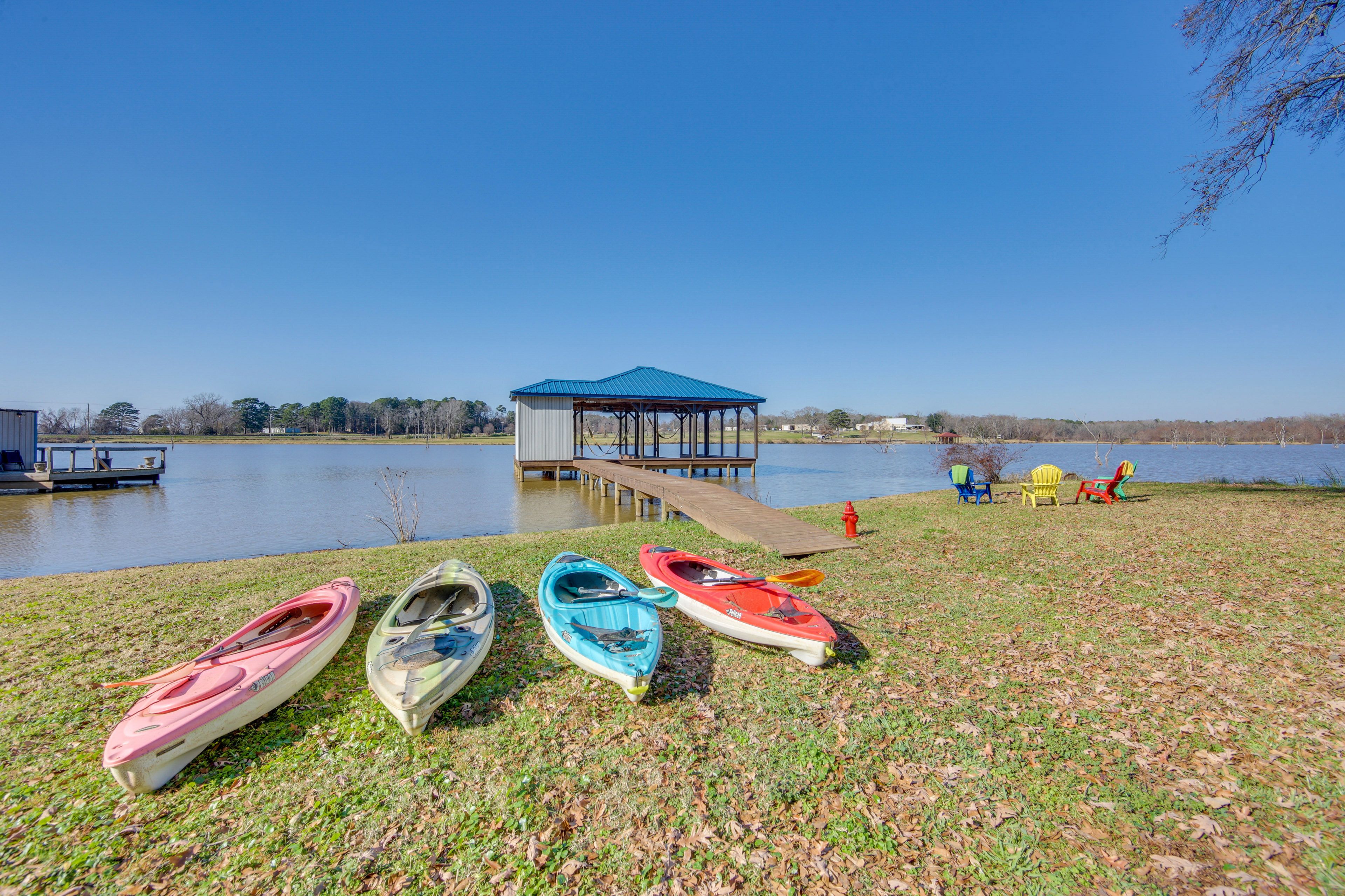Bullard Vacation Rental | 2BR | 1BA | Steps Required | 864 Sq Ft