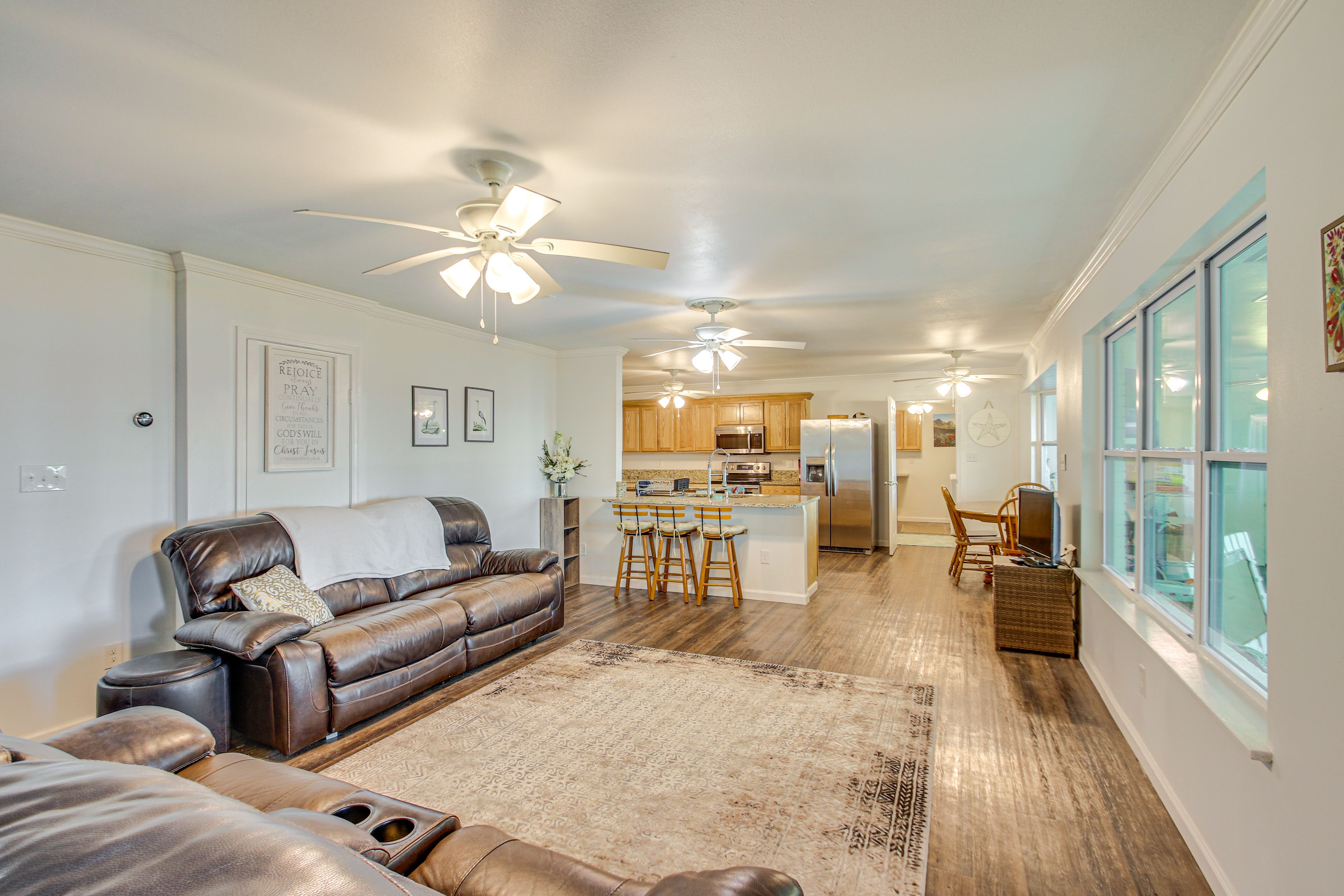 Living Room | Central A/C & Heating