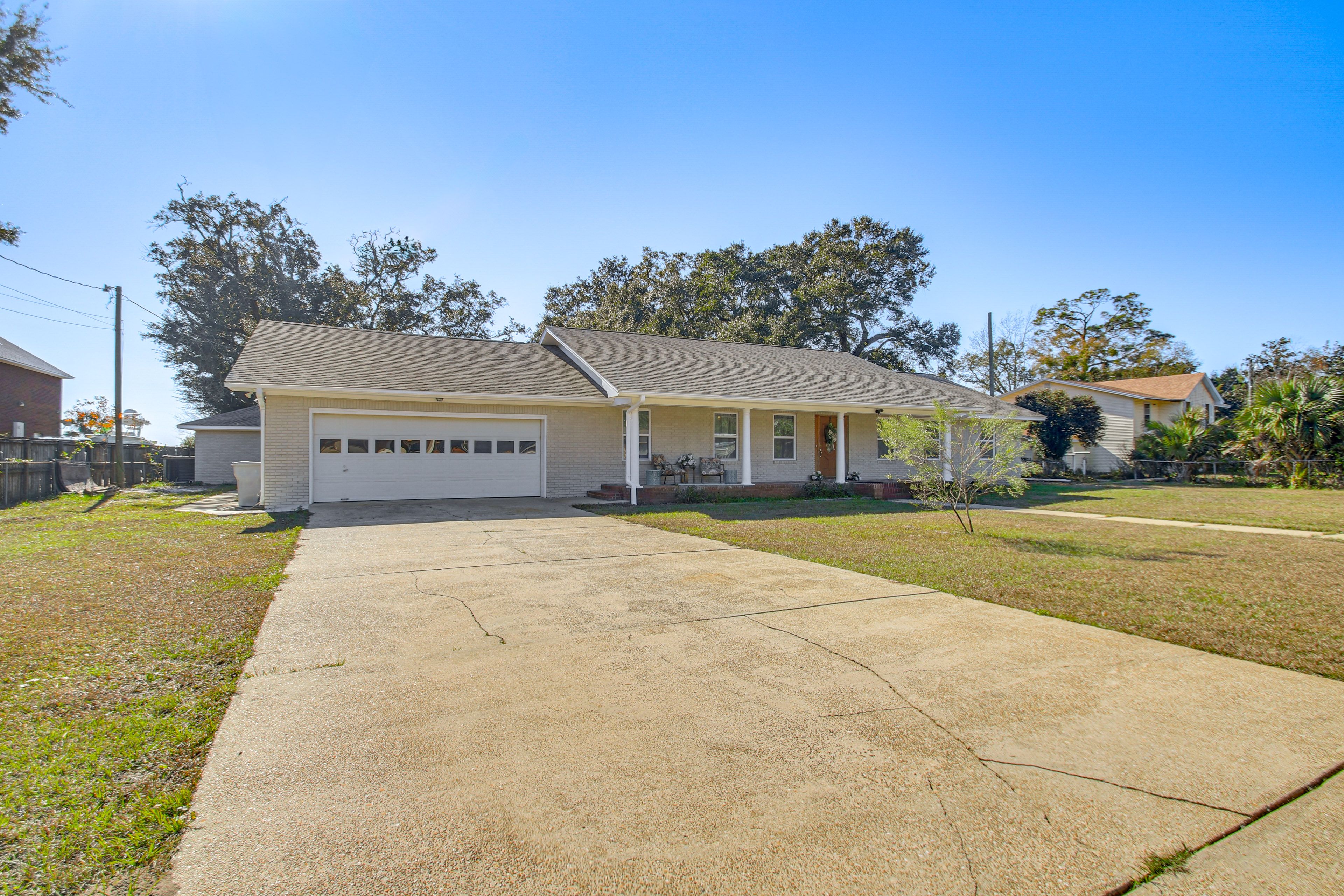 Parking | Driveway (4 Vehicles) | Garage (2 Vehicles) | Free Street Parking