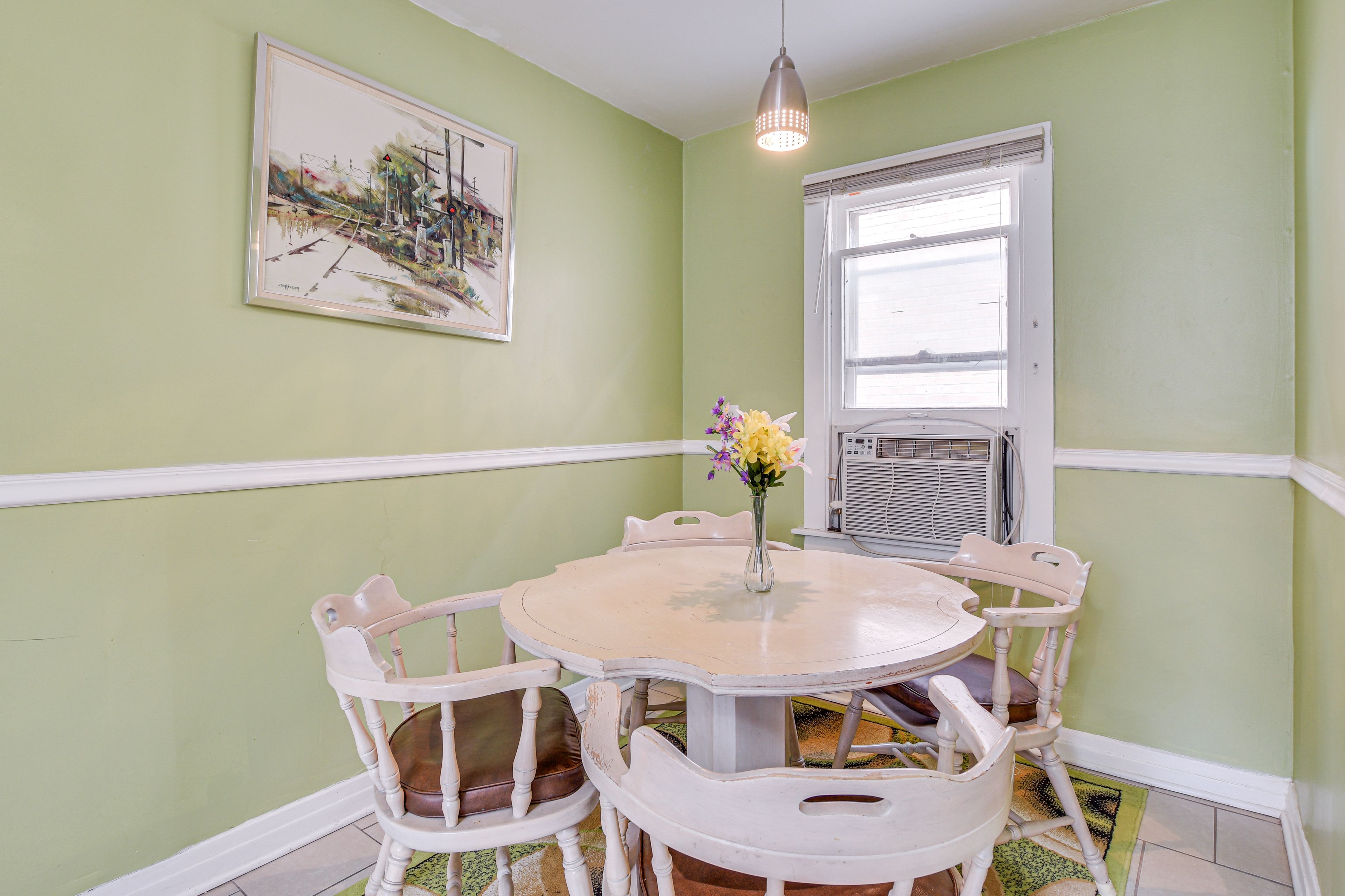 Dining Table | Dishware & Flatware