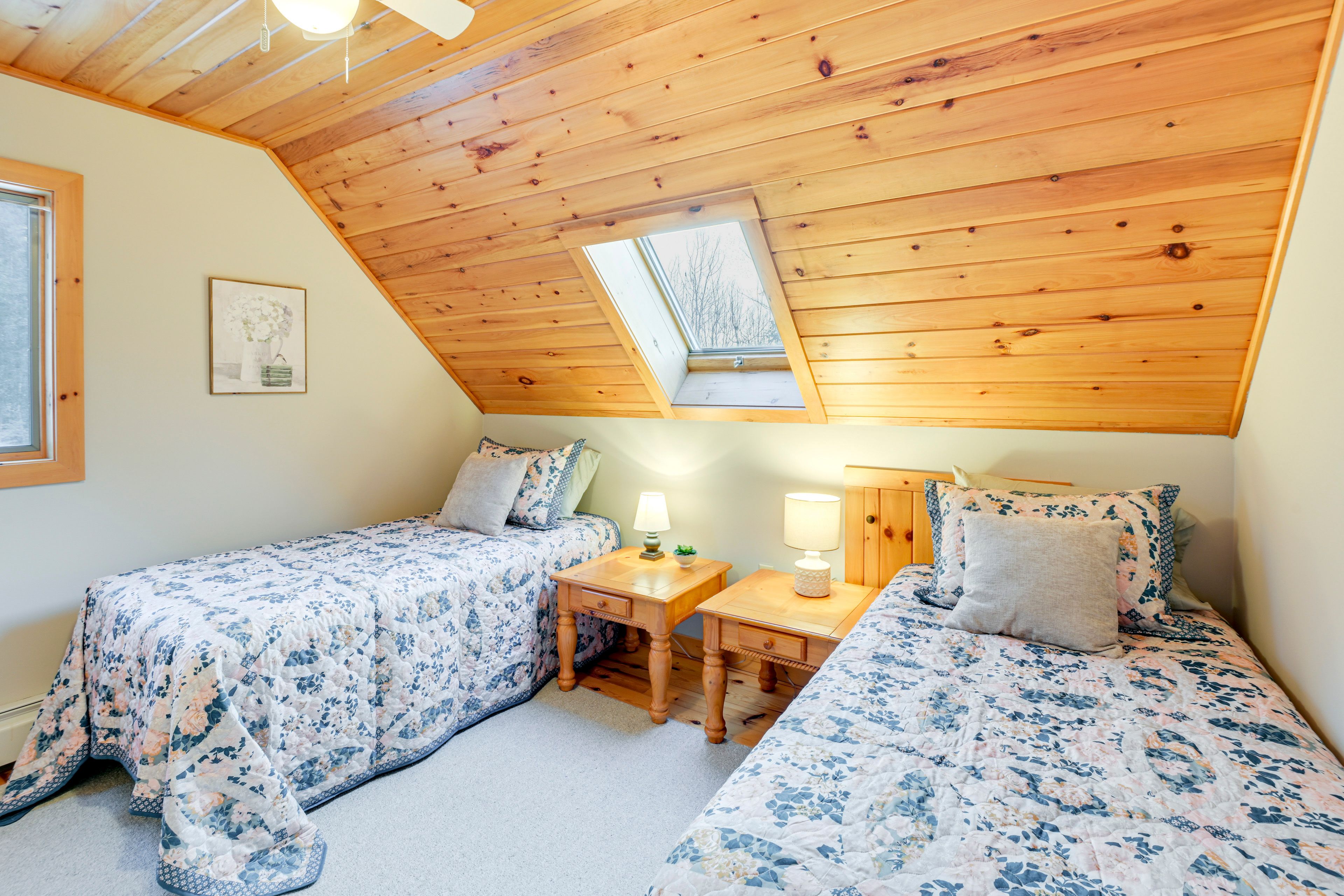Bedroom 2 | 2 Twin Beds | 2nd Floor