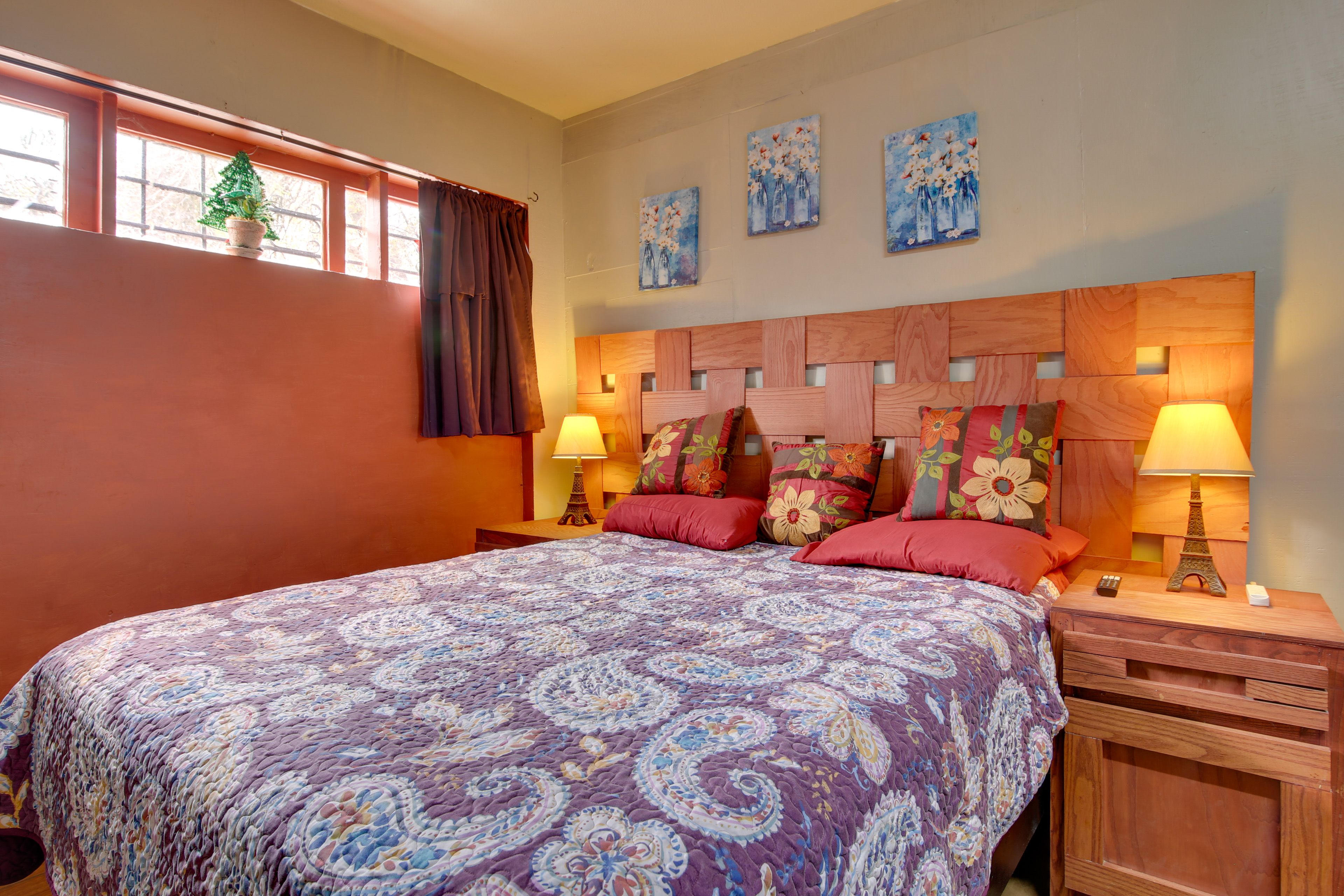 Studio | Sleeping Area | Queen Bed | Linens Provided | Smart TV