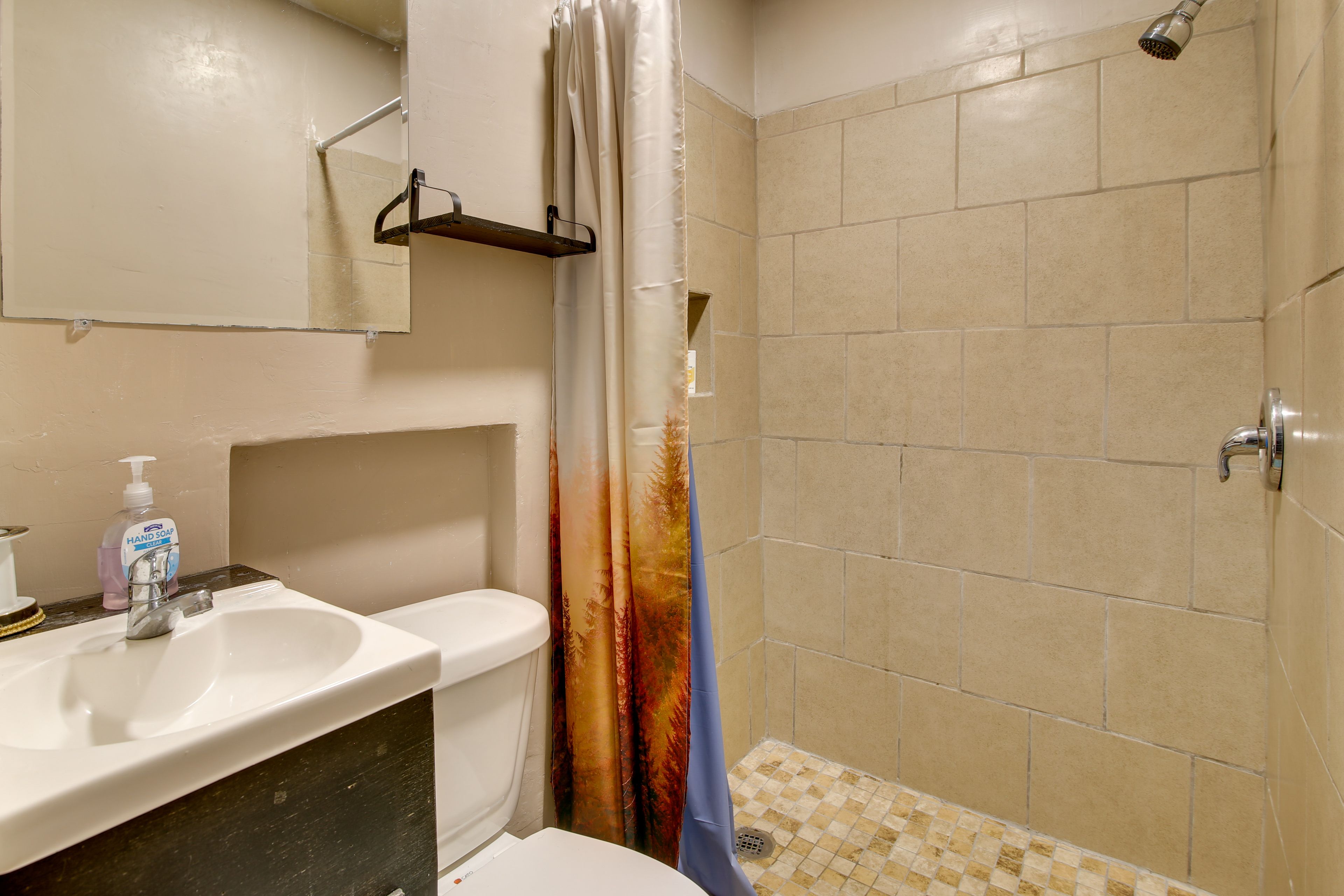 Studio | Full Bathroom | Towels Provided