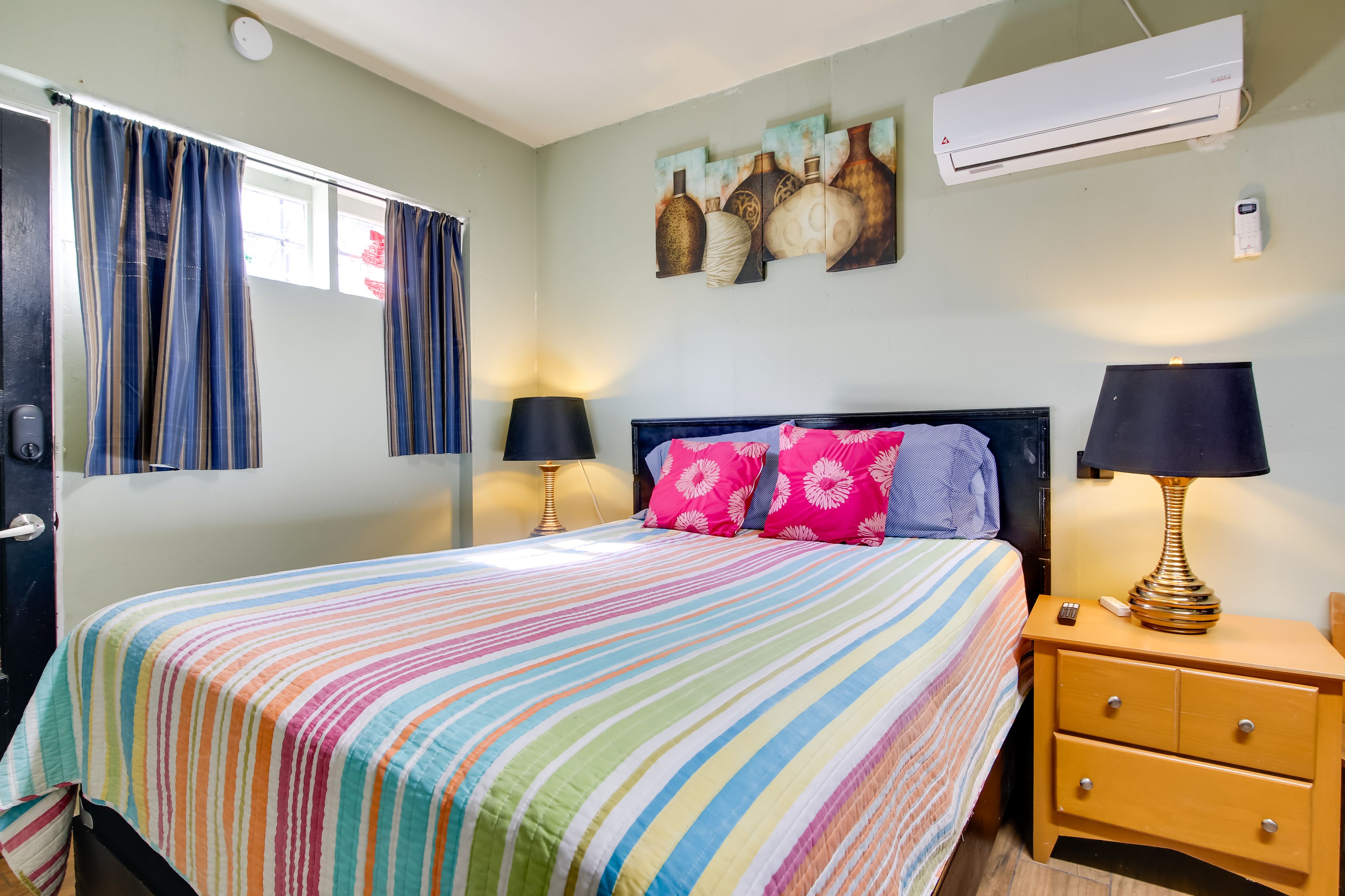 Studio | Sleeping Area | Queen Bed | Linens Provided | Smart TV
