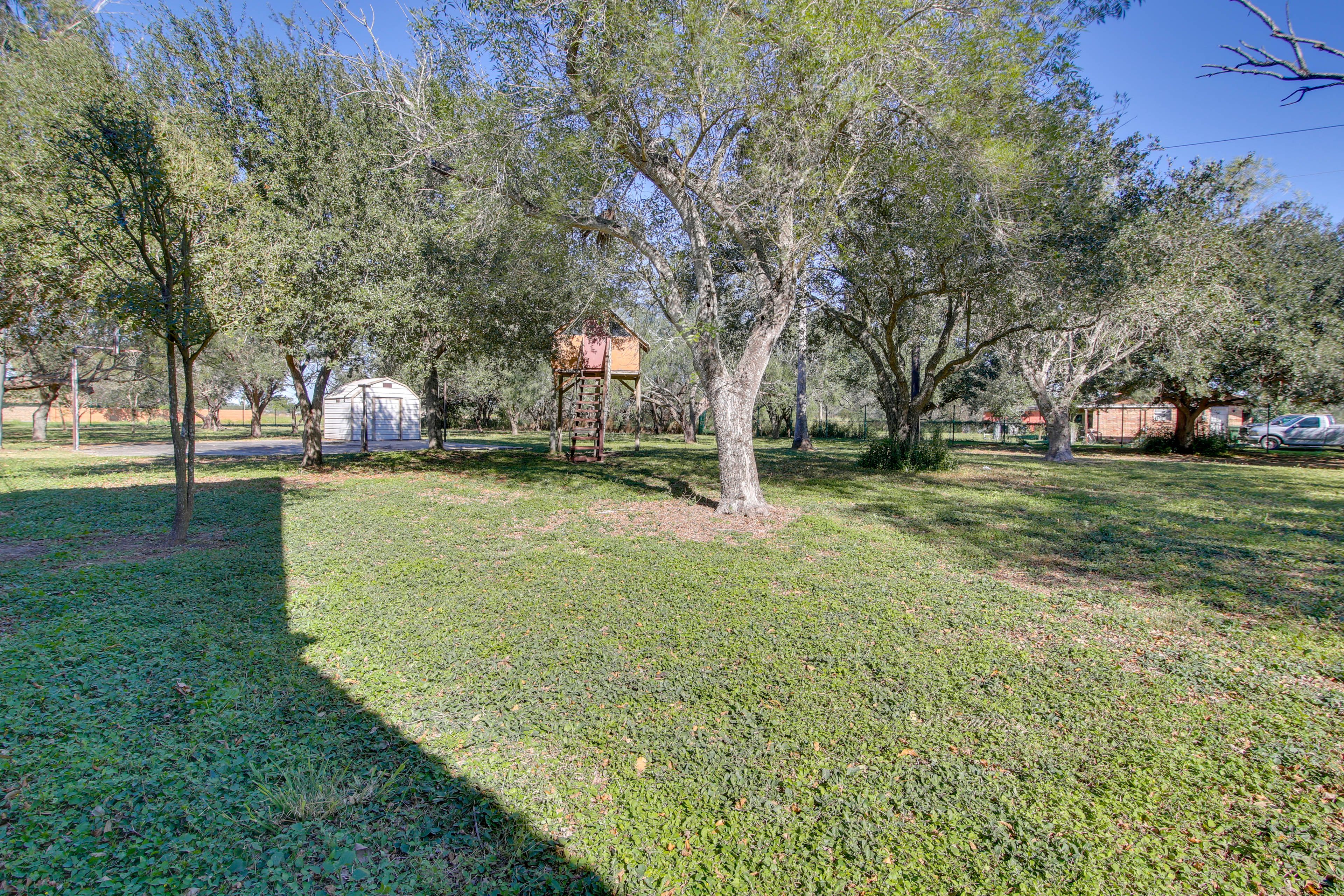 Shared Backyard | 2.5 Acres