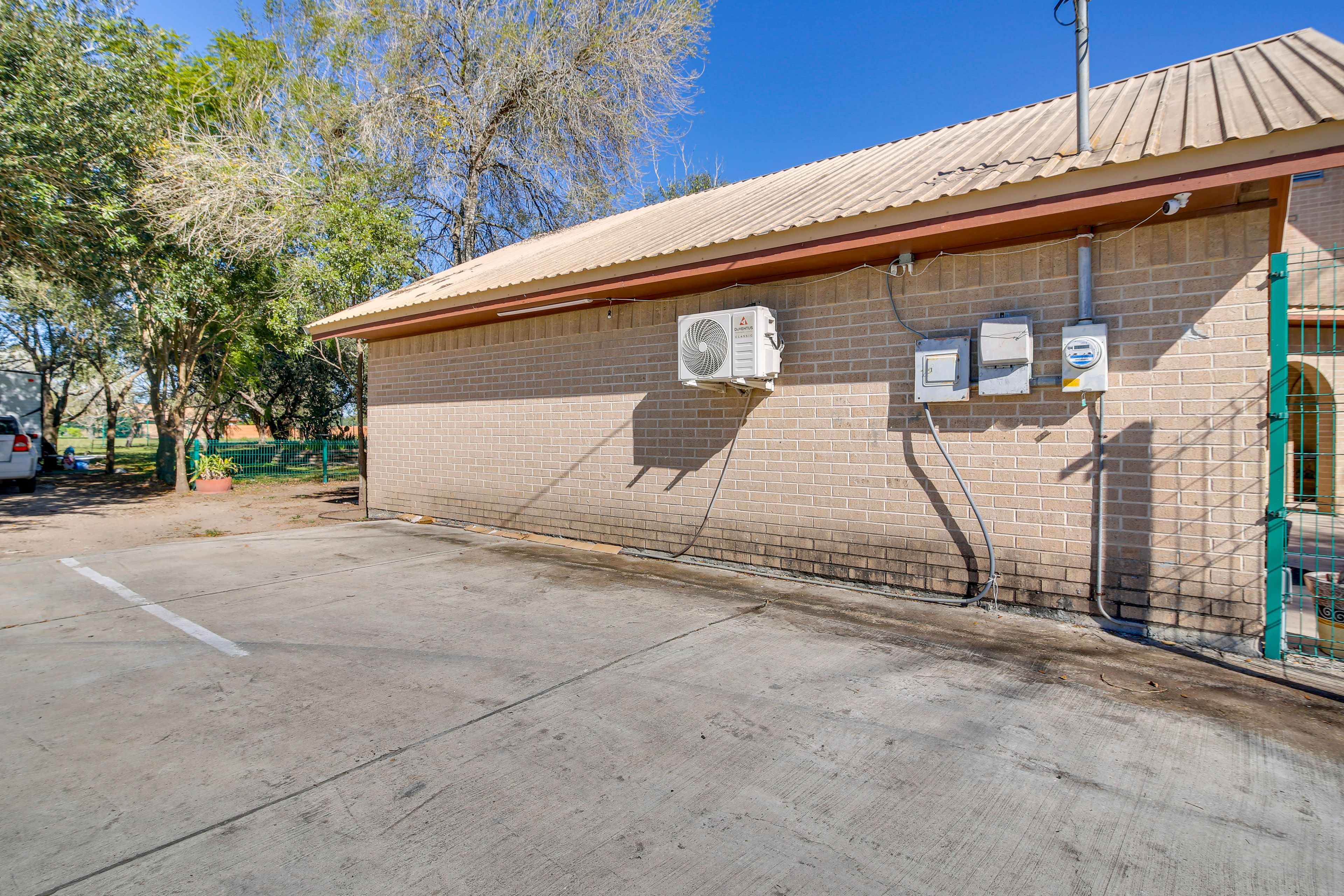 Parking | Gated Driveway (1 Vehicle)