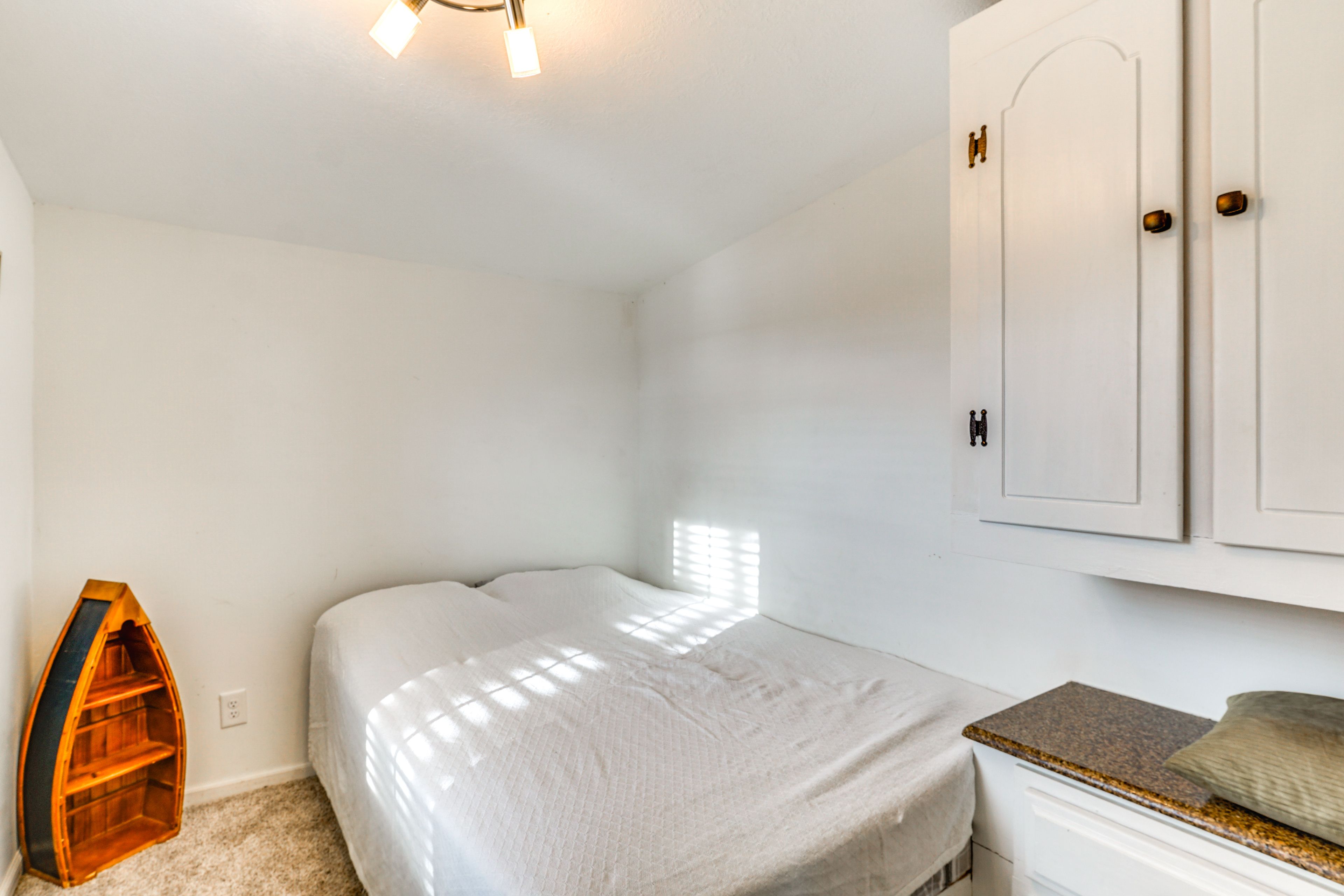 Bedroom 2 | Queen Bed | 1st Floor