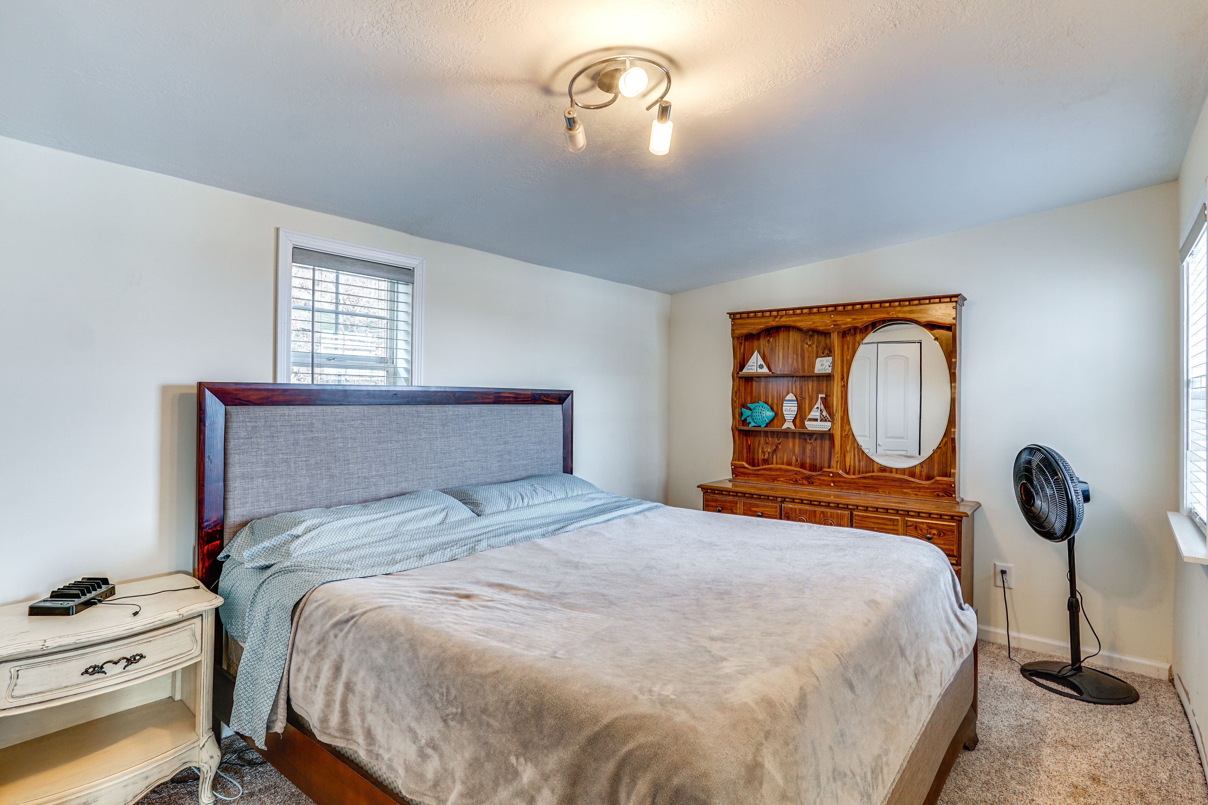 Bedroom 1 | King Bed | 1st Floor | Linens Provided