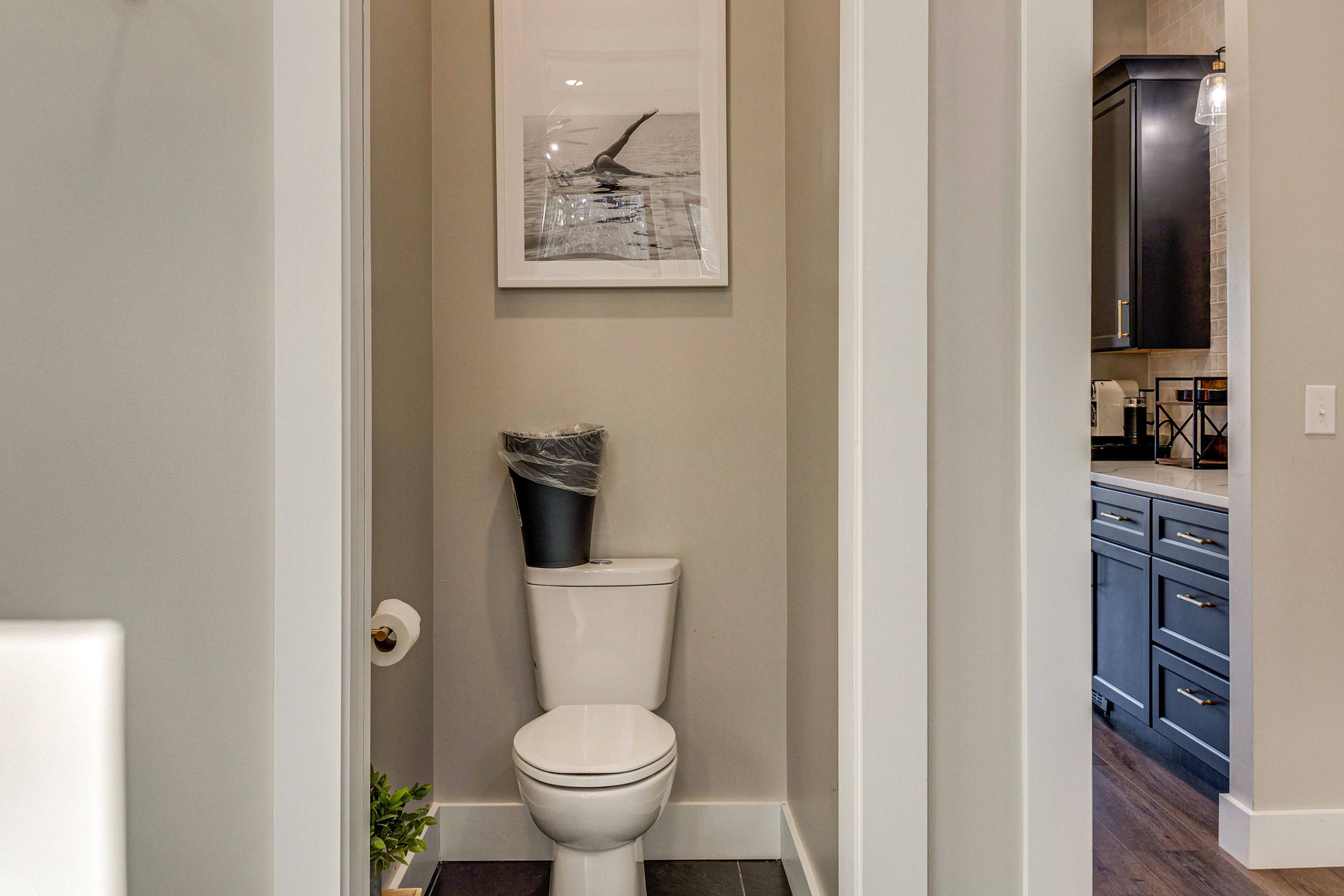 Half Bathroom | 1st Floor | Complimentary Toiletries | Towels Provided