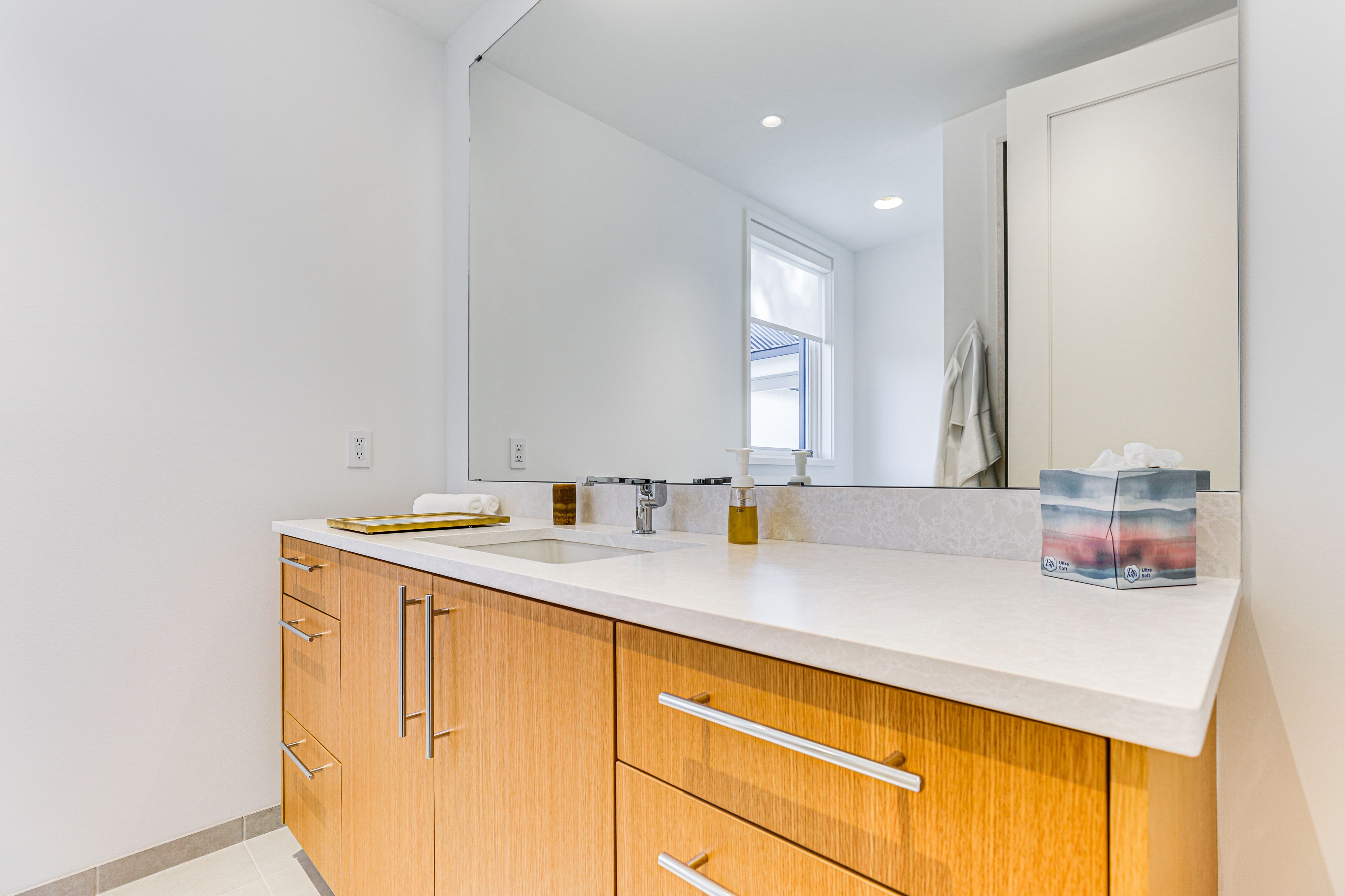 Full Bathroom | 2nd Floor