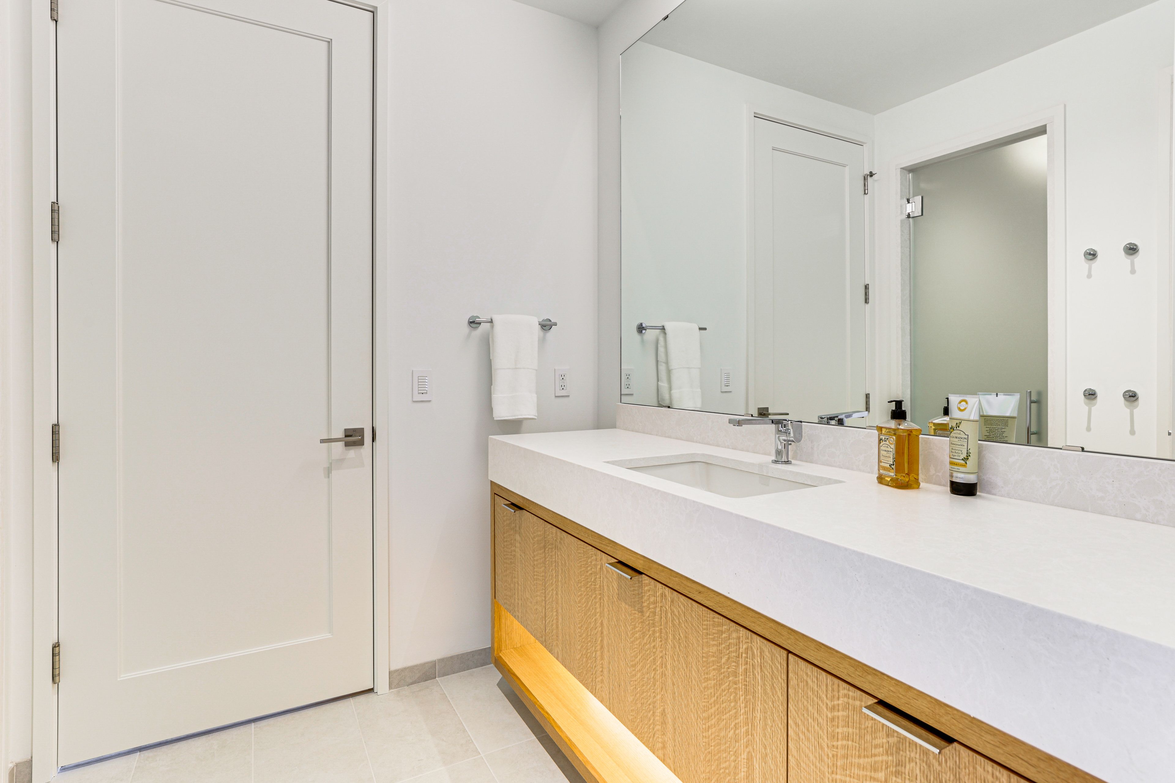 Full Bathroom | 1st Floor