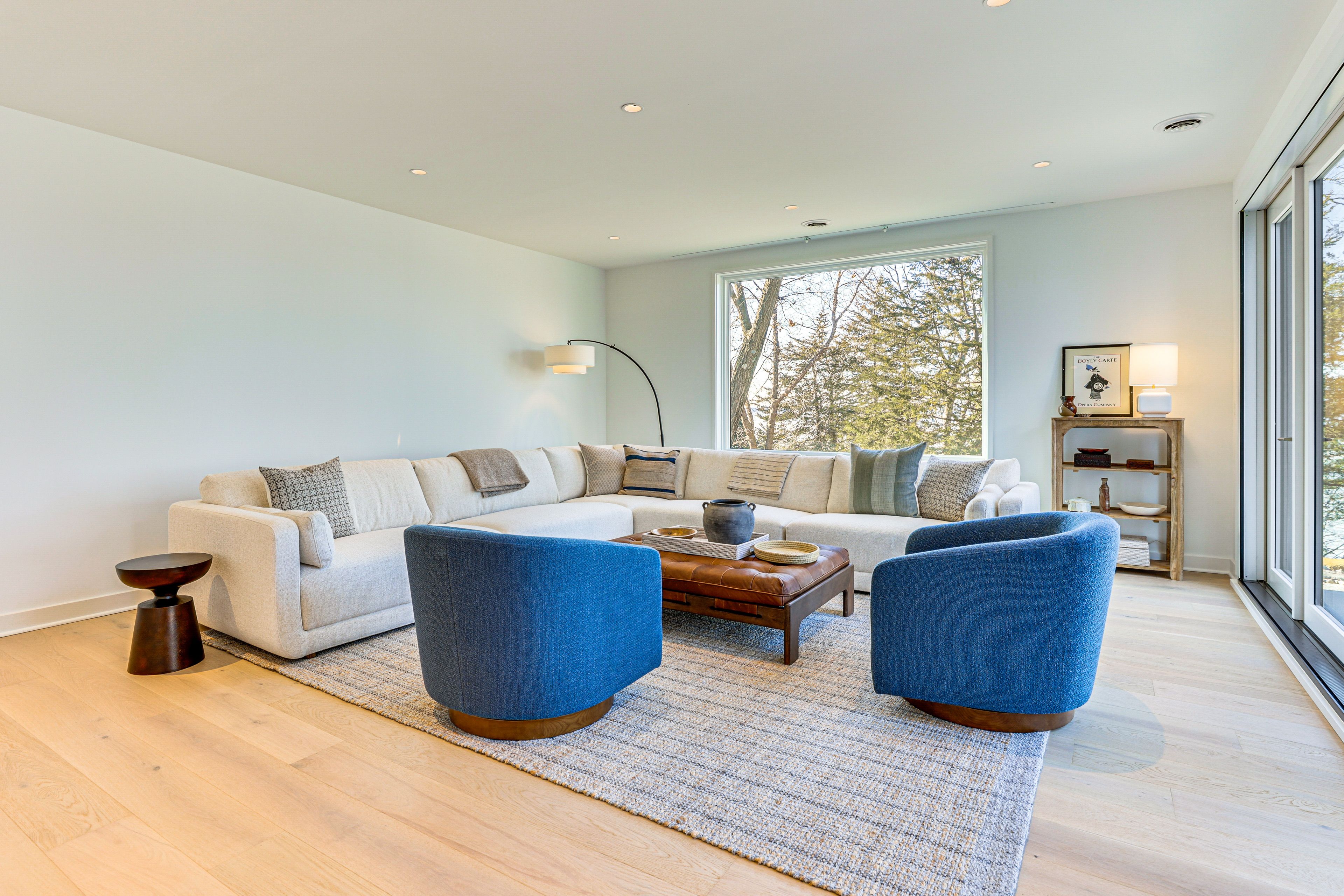 Den | Smart TV | 1st Floor