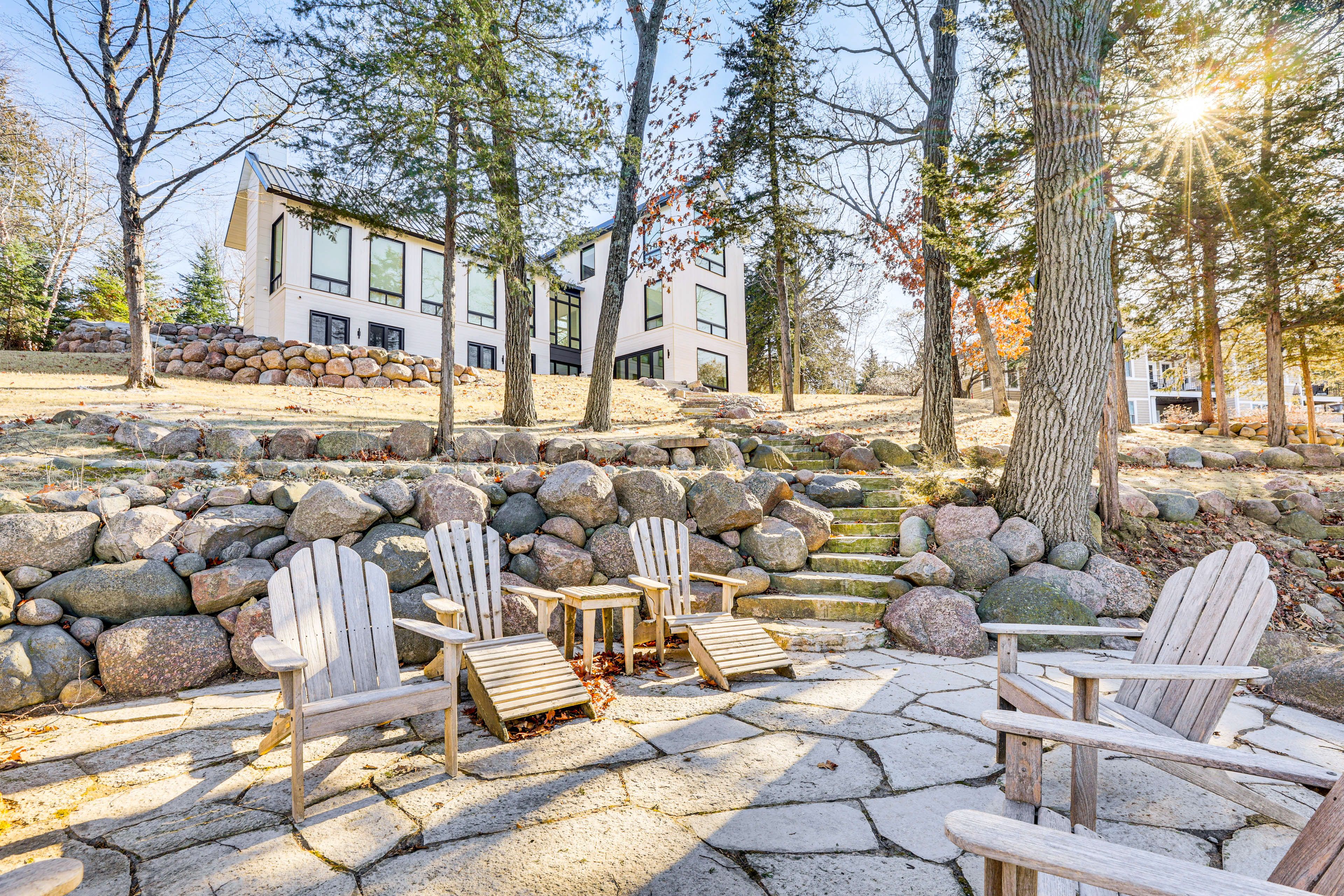 Markesan Vacation Rental | 4BR | 3.5BA | 4,000 Sq Ft | Stairs Required