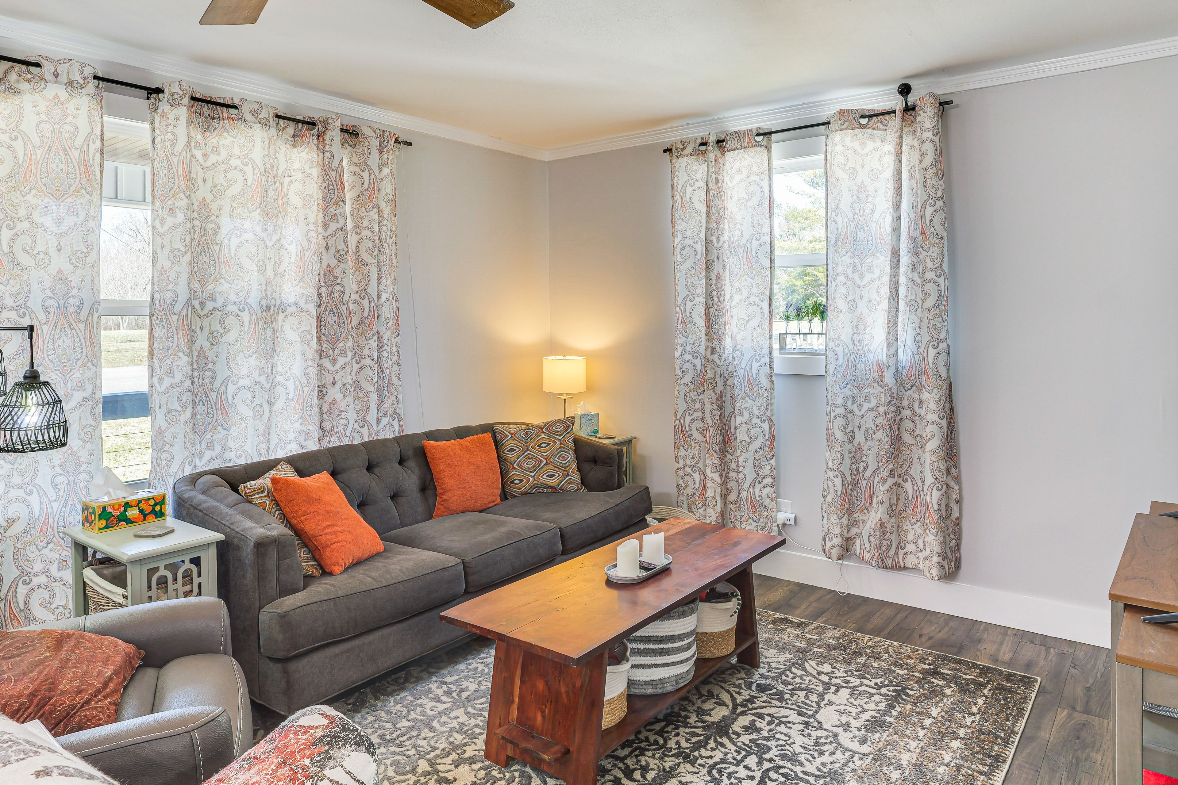 Living Room | 1st Floor | Smart TV | Central Heating & A/C | Free WiFi
