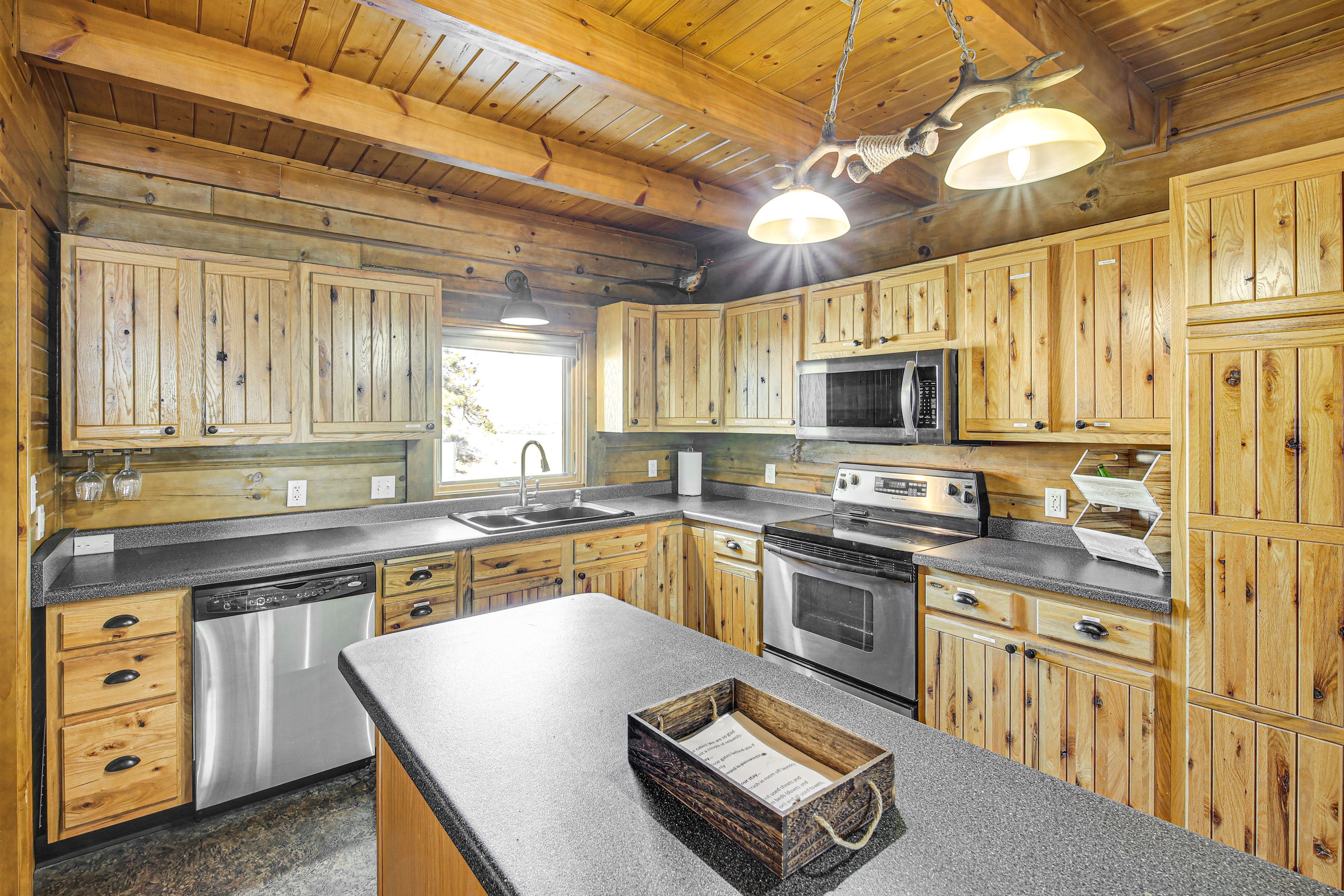 Kitchen | Blender | Toaster | Slow Cooker | 1st Floor