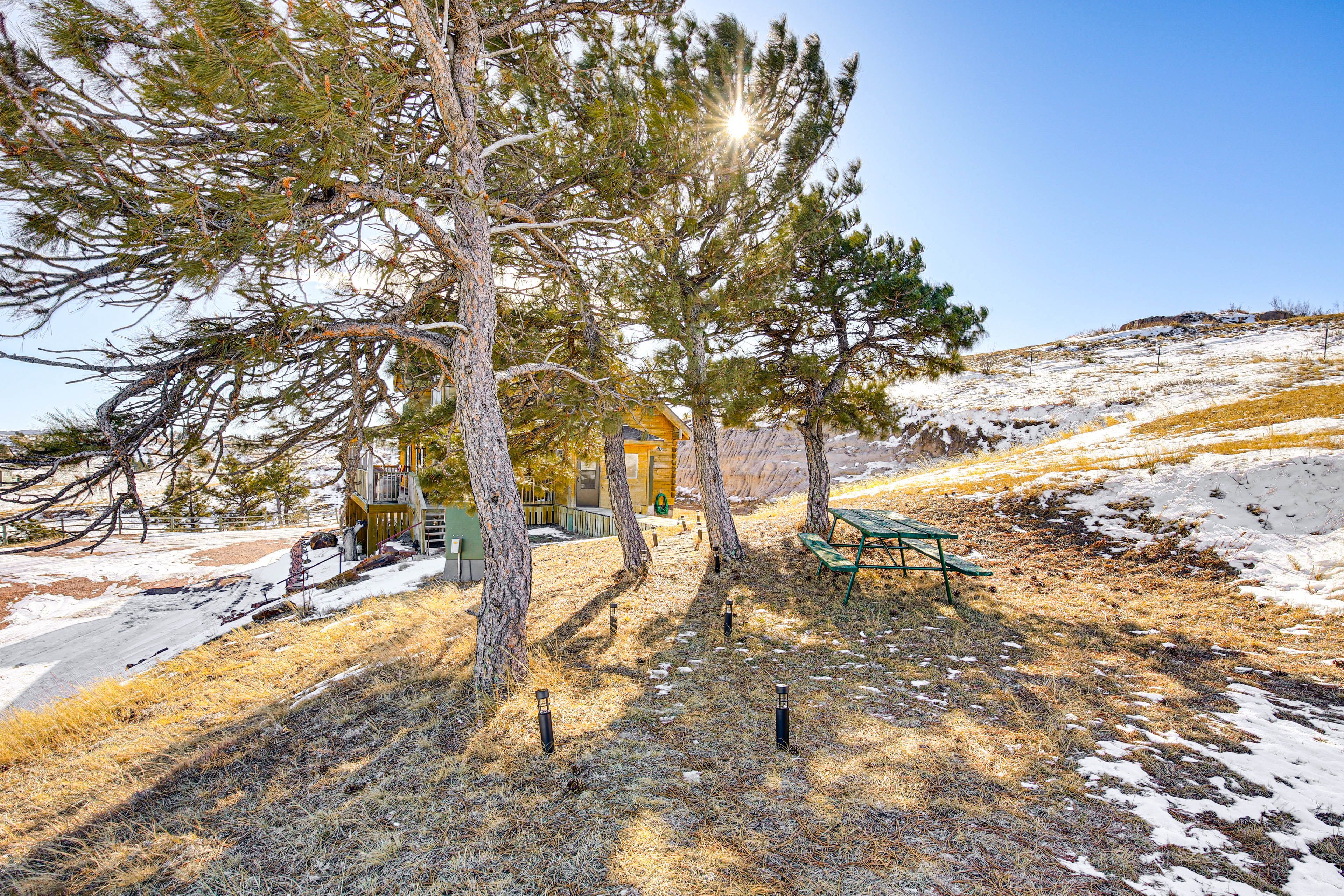 Outdoor Space | Picnic Table | Pine Ridge Views