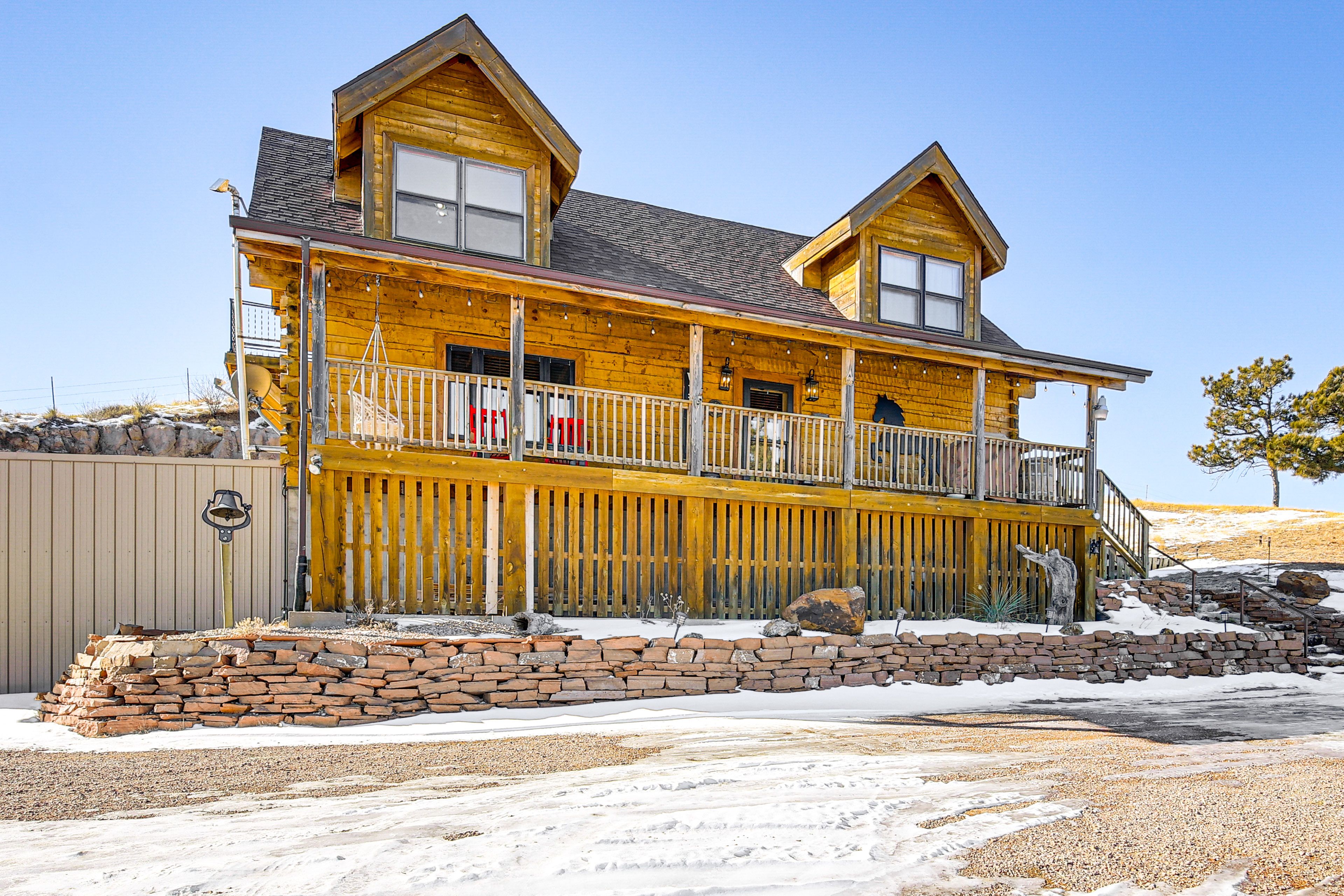 Chadron Vacation Rental | 3BR | 2BA | Stairs Required | 3,000 Sq Ft