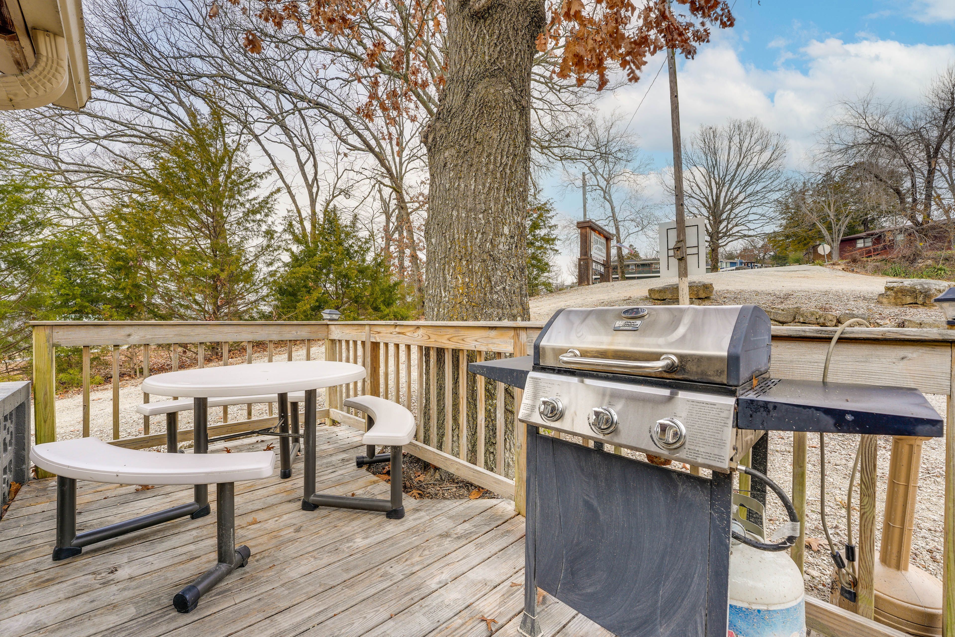 Private Deck | Picnic Table | Gas Grill | Lake View