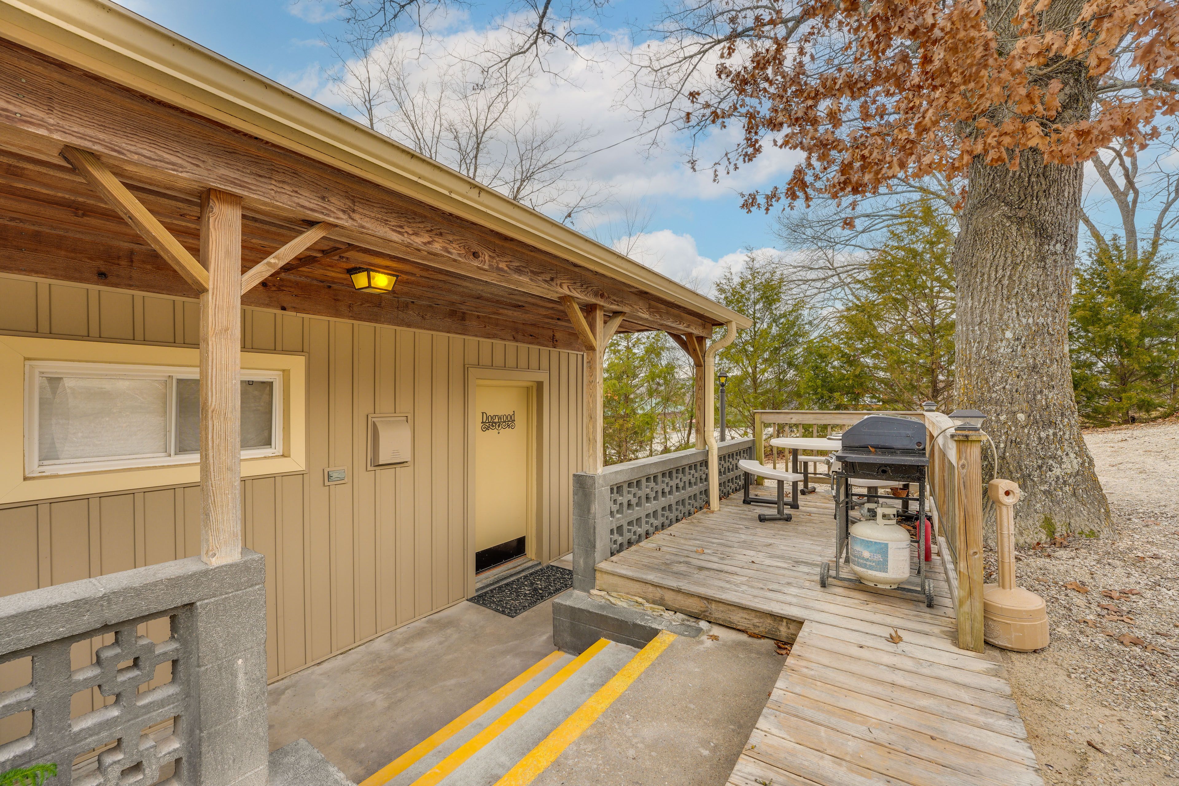 Deck | Picnic Table | Gas Grill