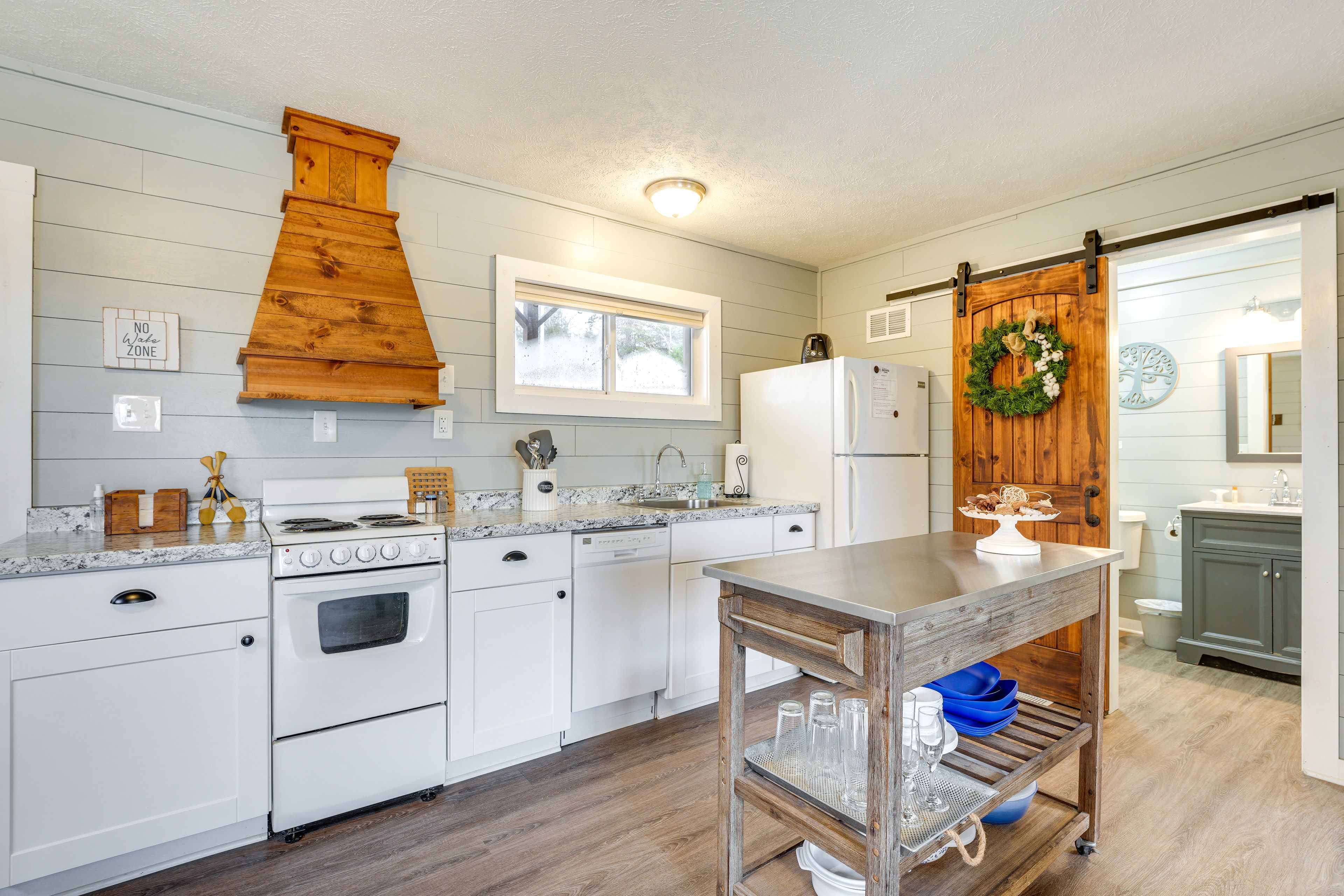Kitchen | Microwave | Drip Coffee Maker