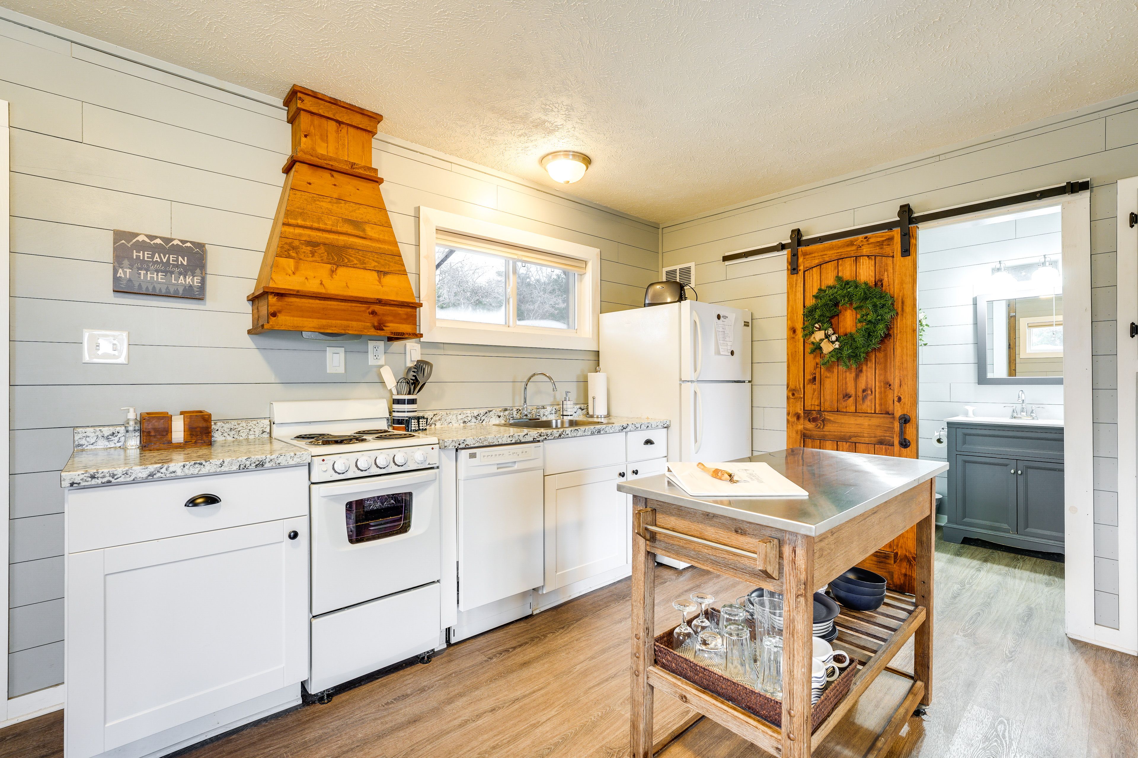Kitchen | Microwave | Drip Coffee Maker