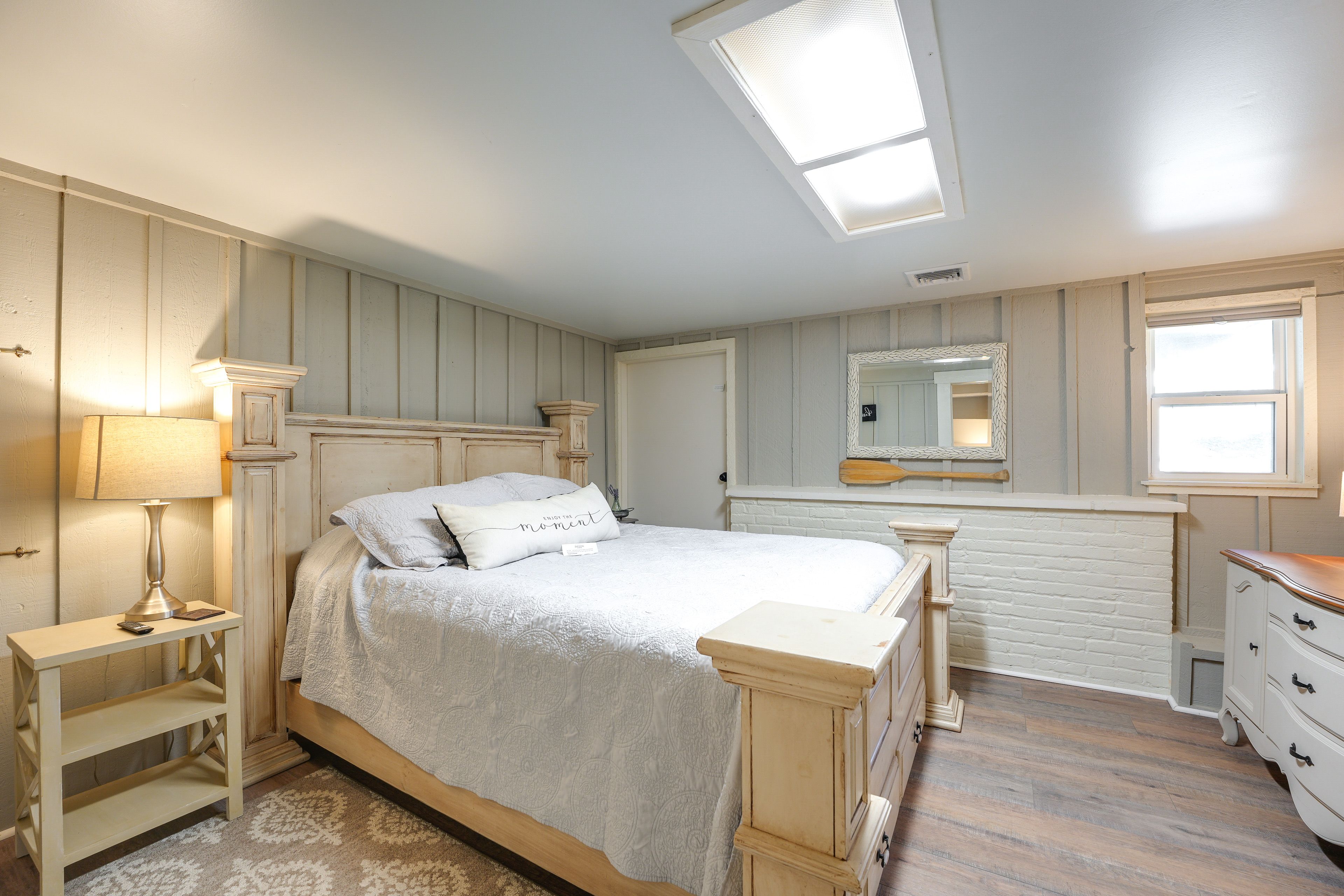 Bedroom 2 | Queen Bed | Smart TV