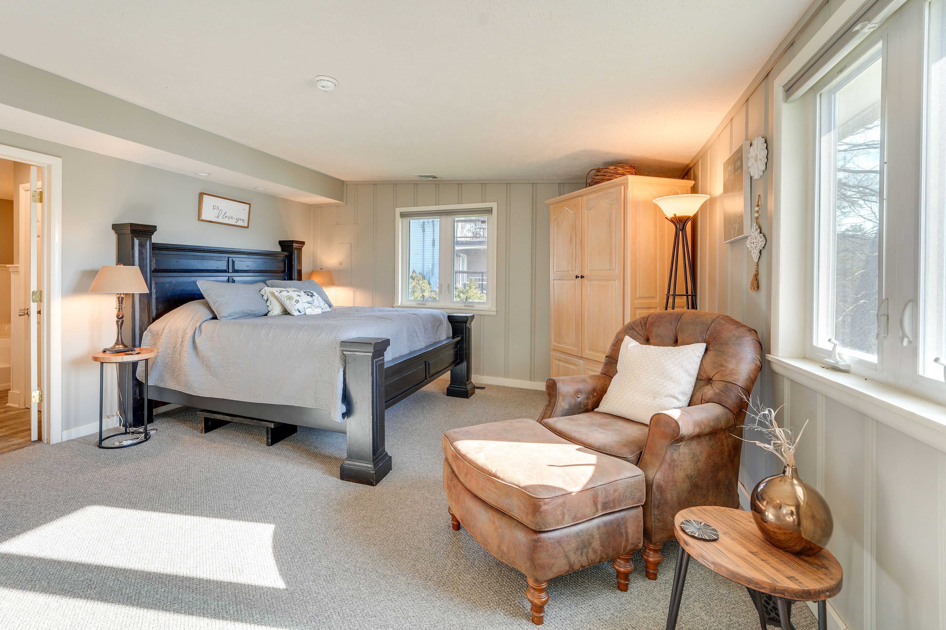 Bedroom 1 | Queen Bed | Smart TV | Linens Provided