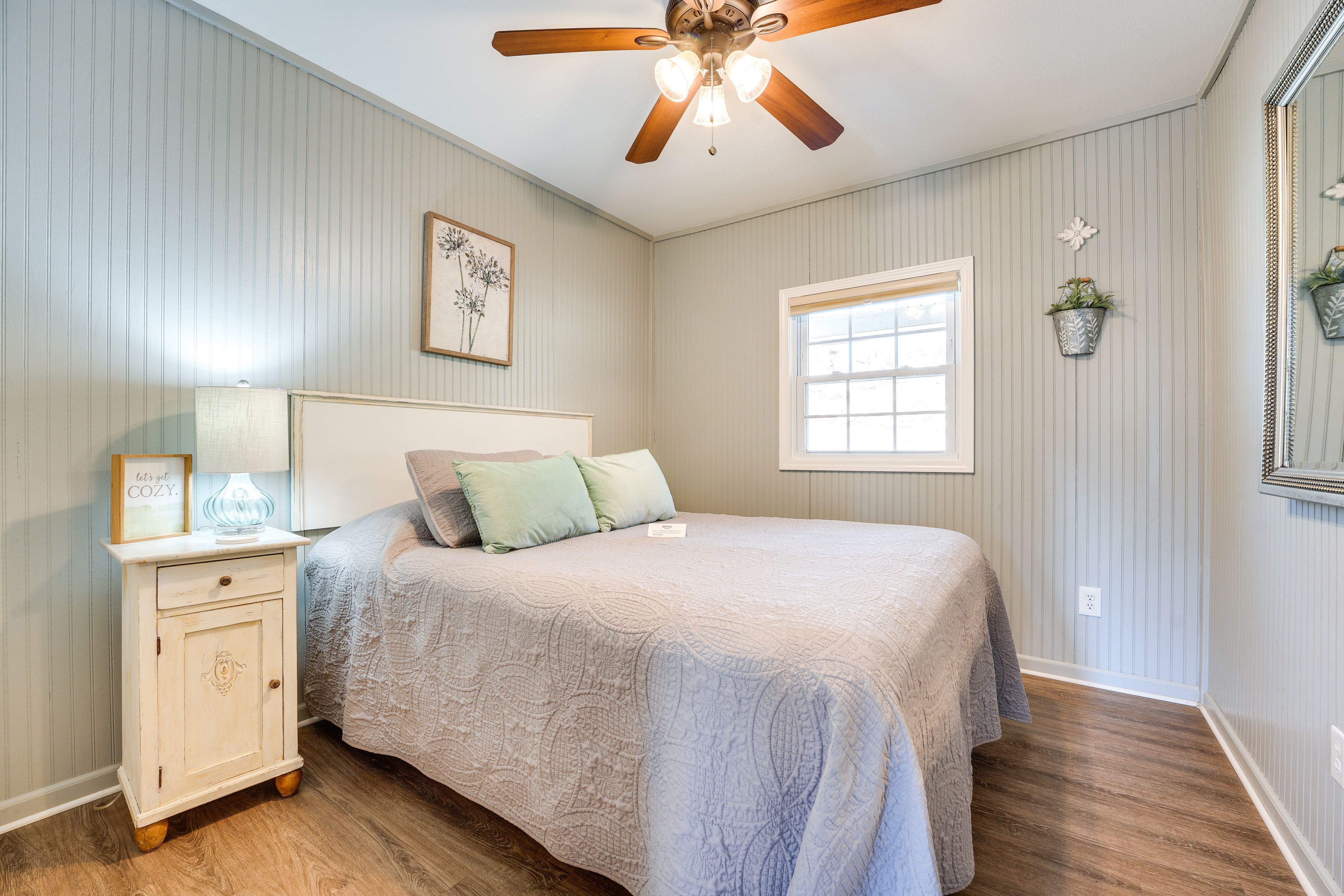 Bedroom 2 | Queen Bed