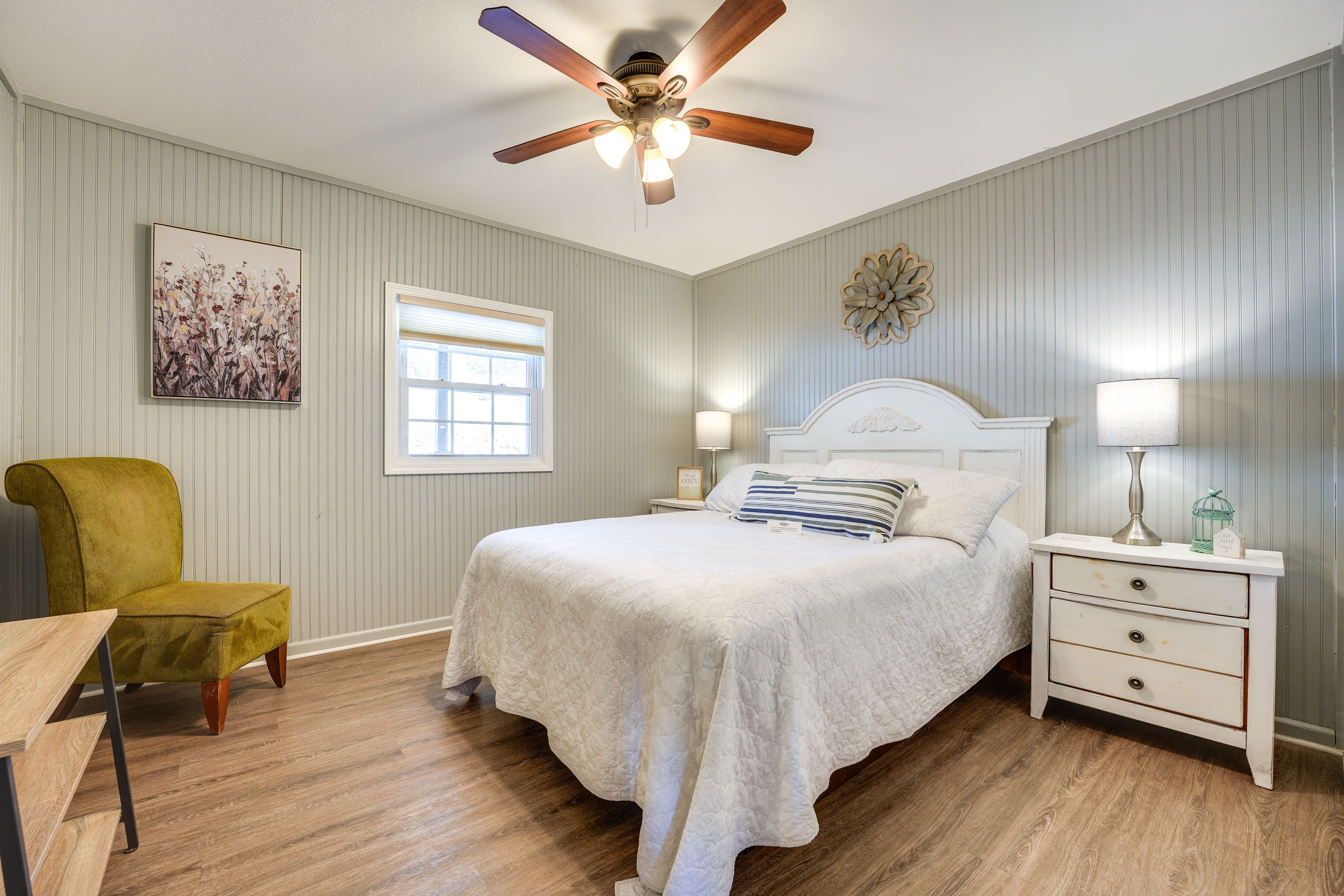 Bedroom 1 | Queen Bed