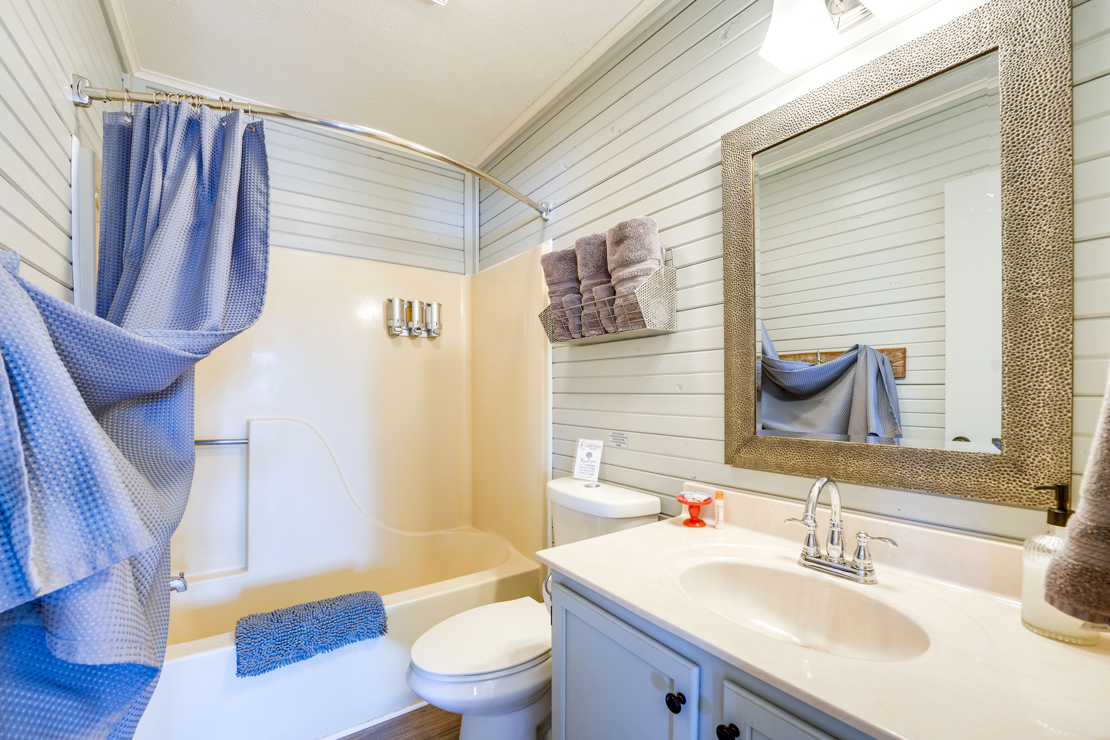 Bathroom | Towels Provided