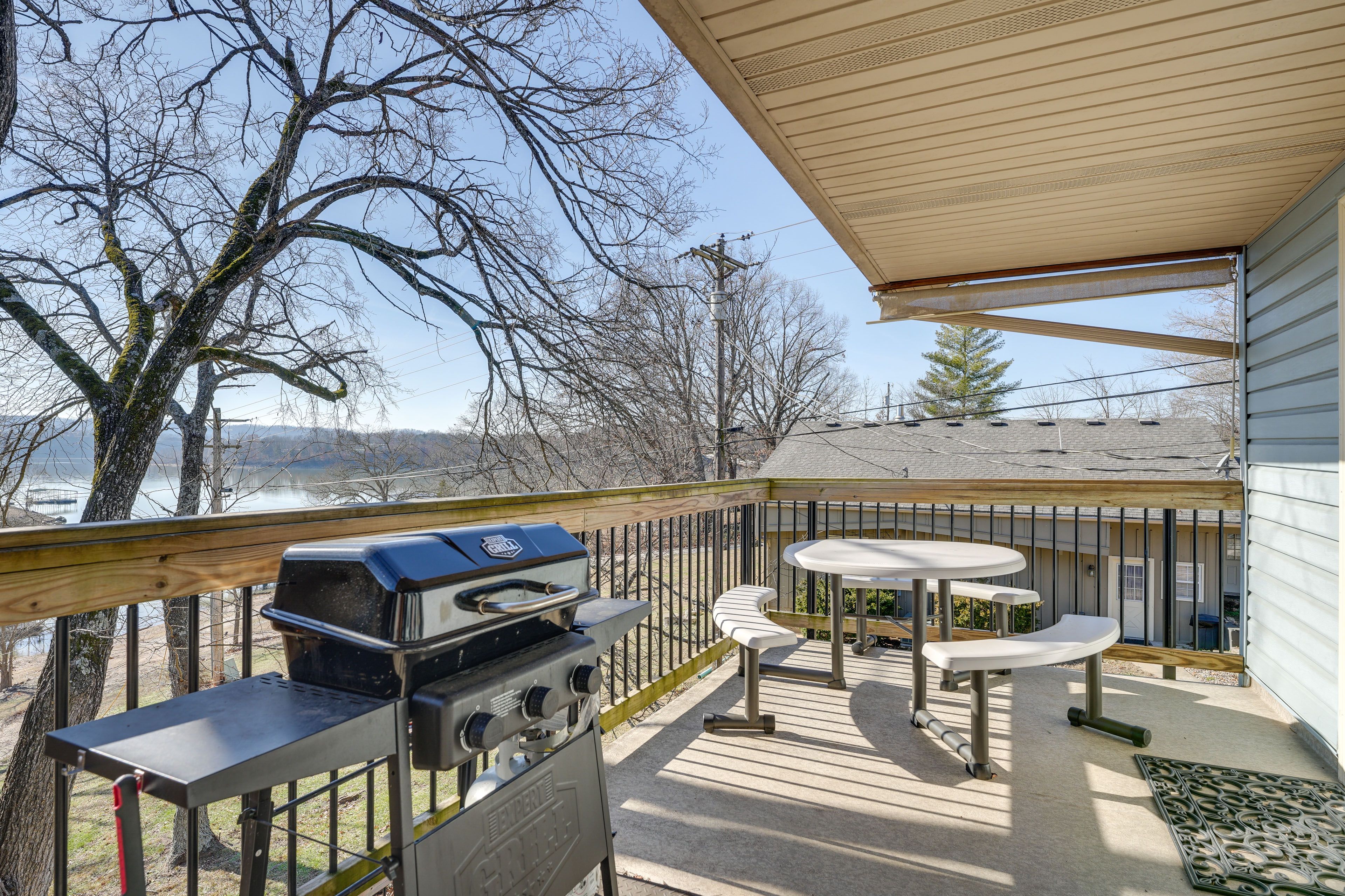 Shared Balcony | Gas Grill | Outdoor Dining Area