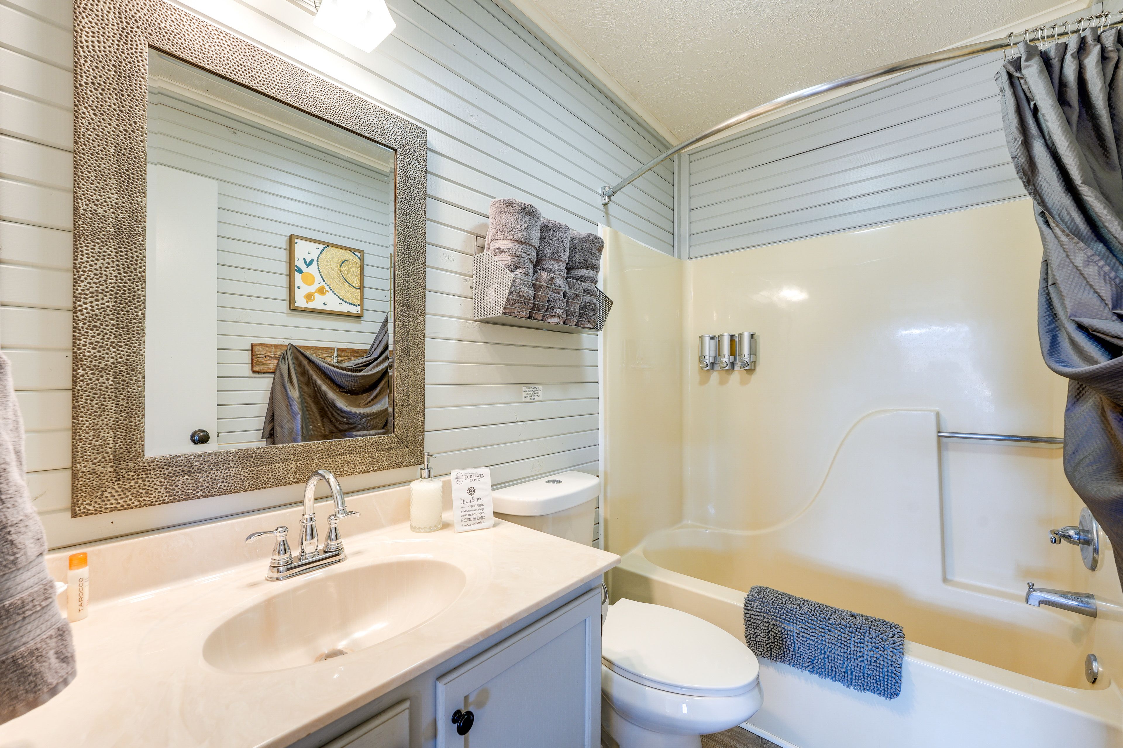 Bathroom | Towels Provided
