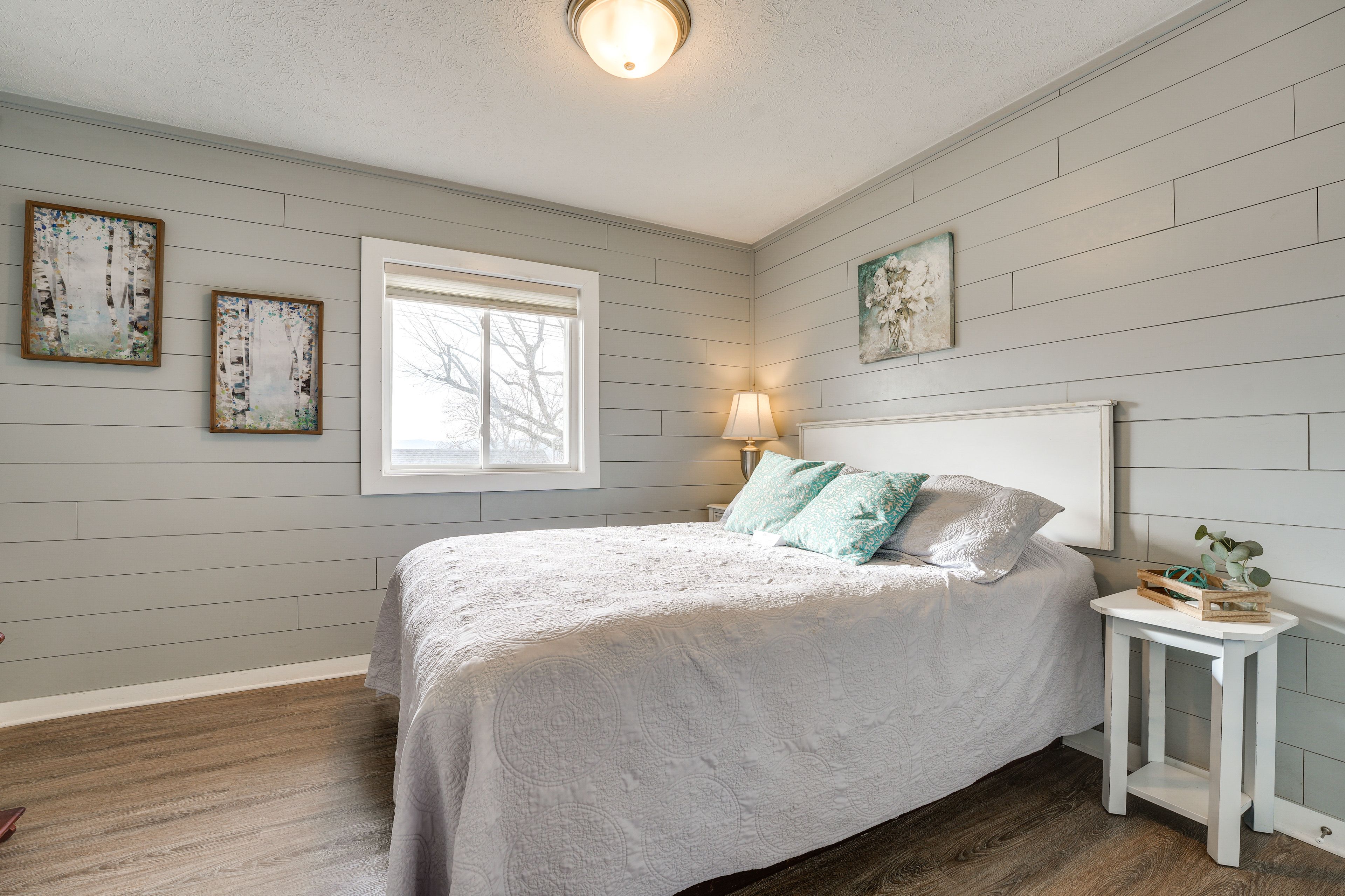 Bedroom | Queen Bed
