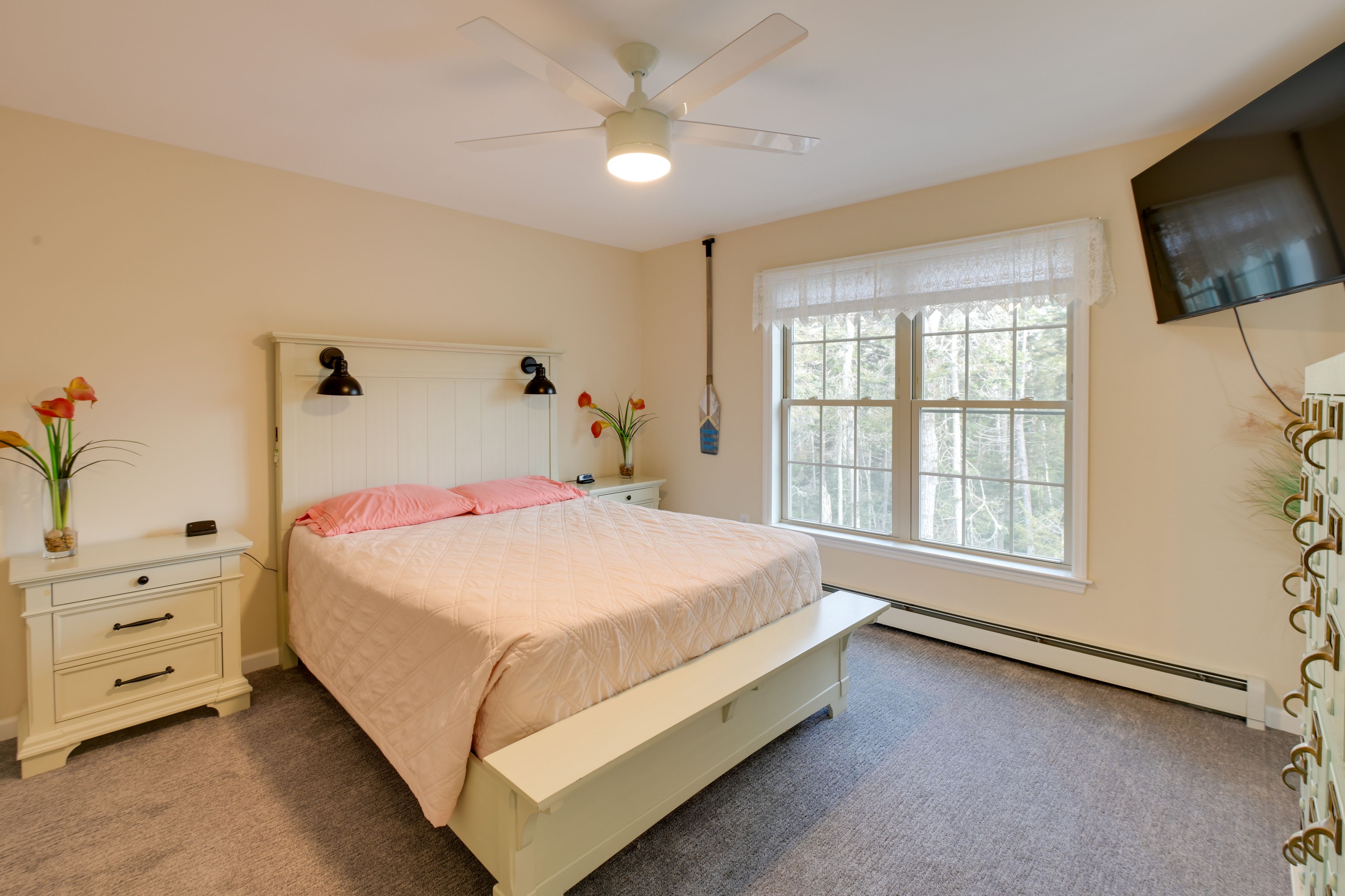 Bedroom 1 | Upper Level | Queen Bed | Linens & Towels Provided