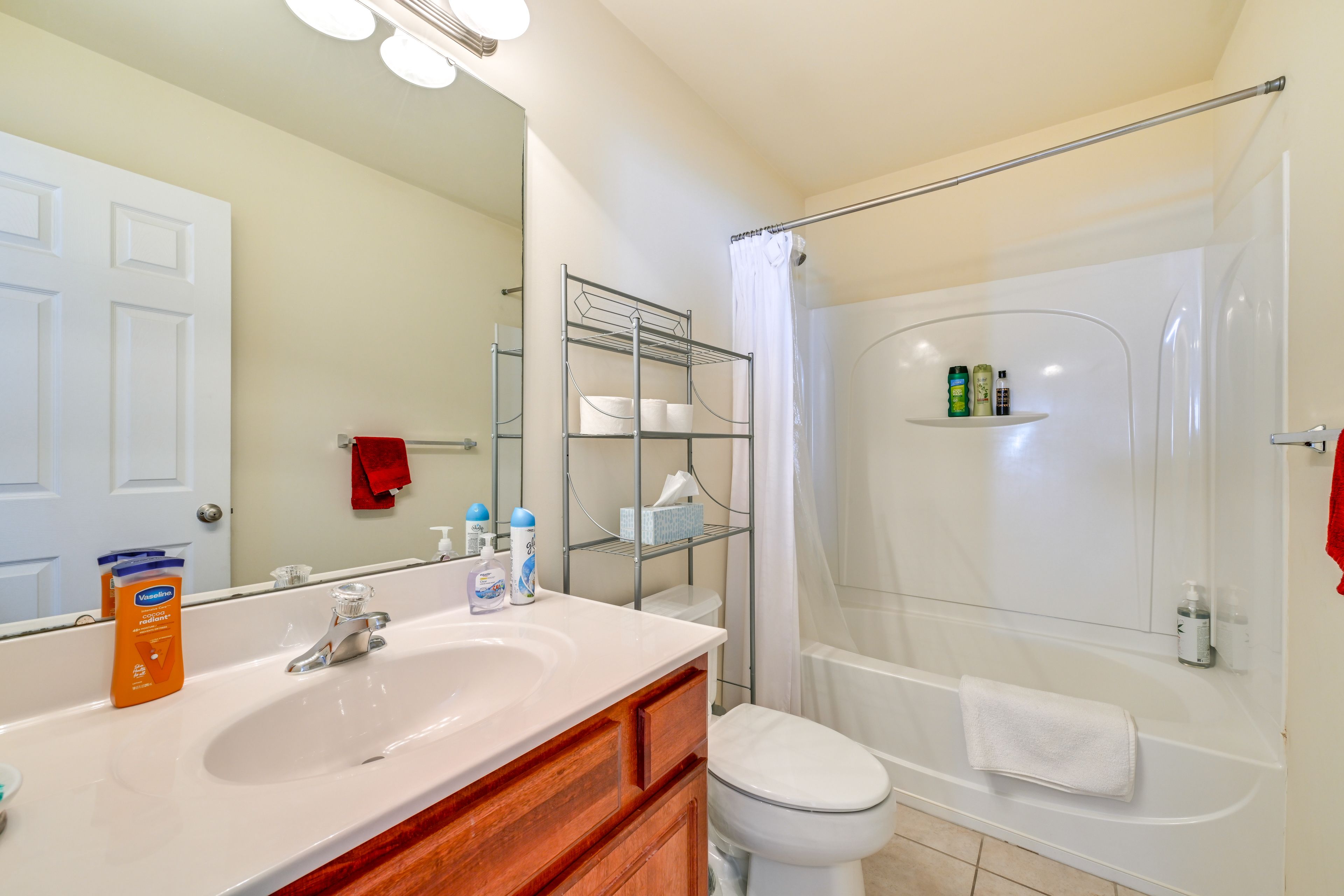 Full Bathroom | 2nd Floor