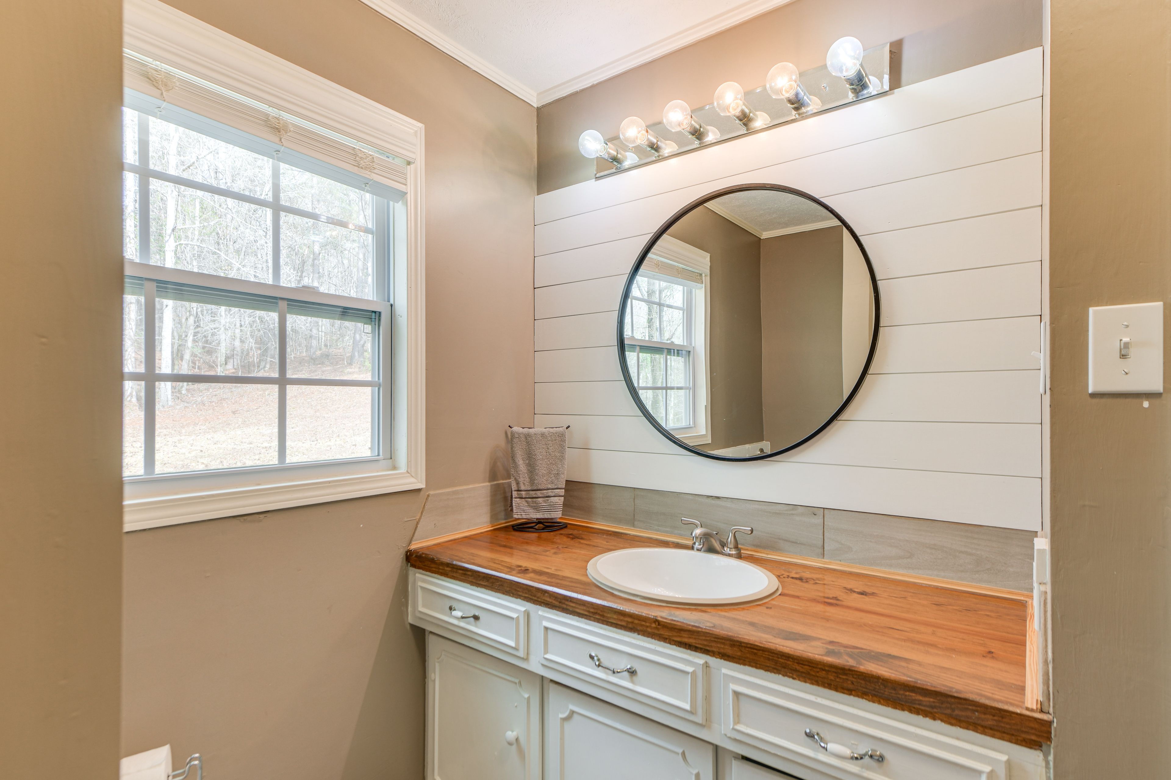 Full Bathroom
