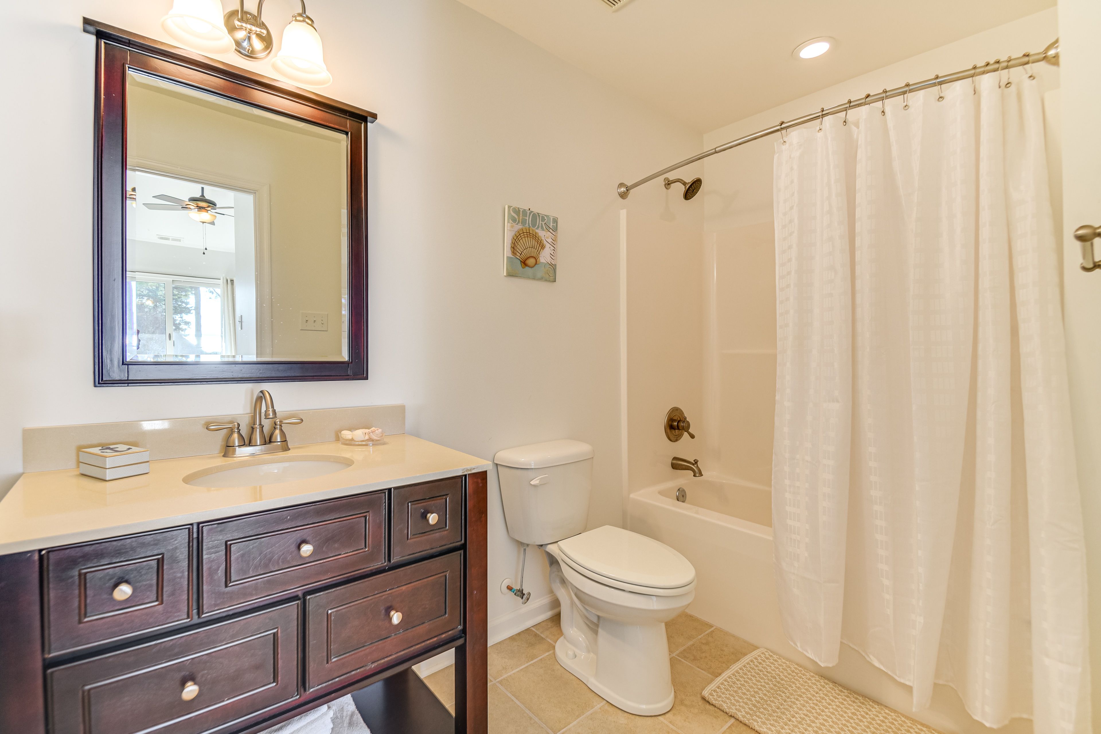 En-Suite Bathroom | 2nd Floor | Towels Provided
