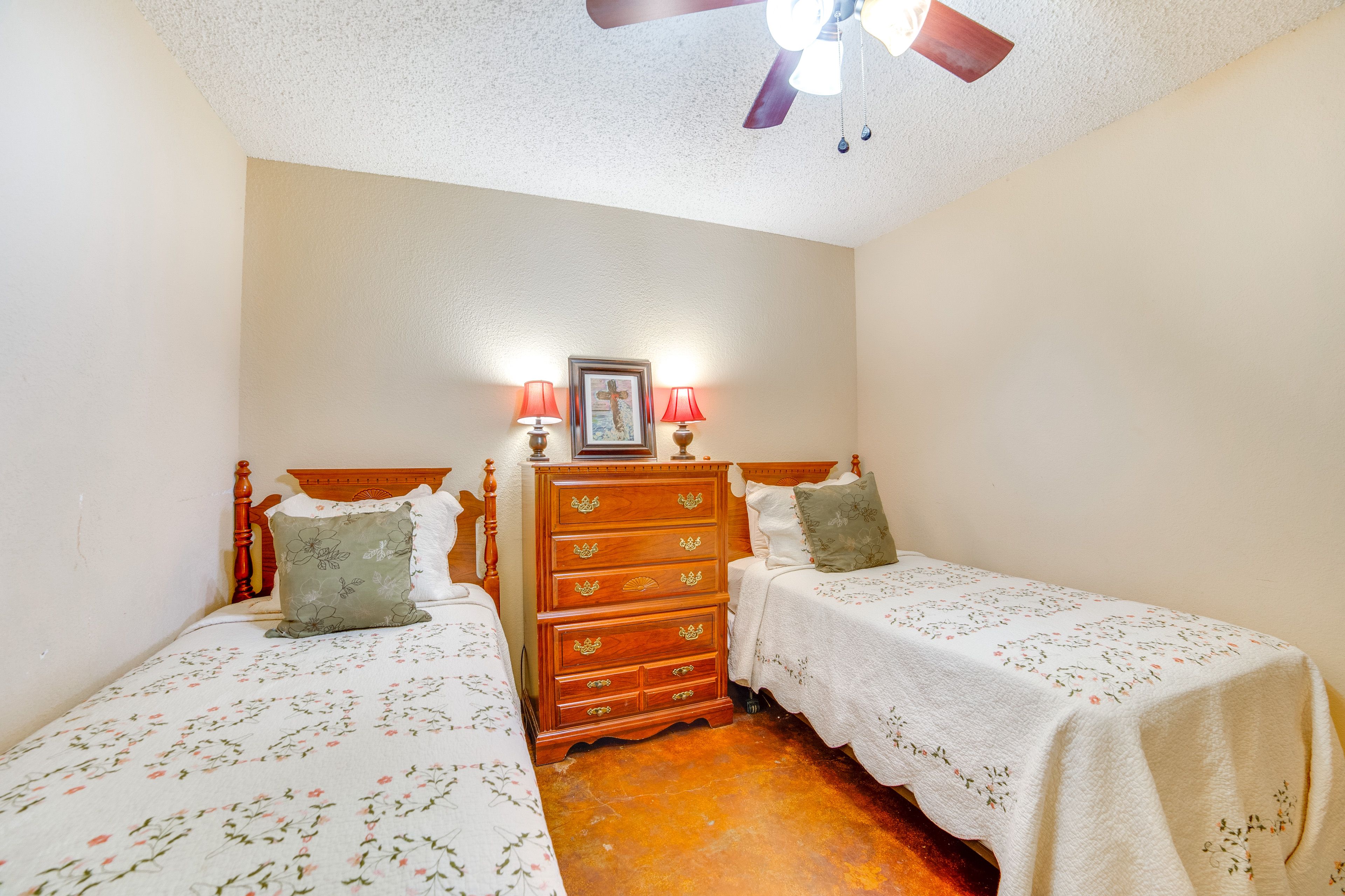 Bedroom 3 | 2 Twin Beds | Lower Floor