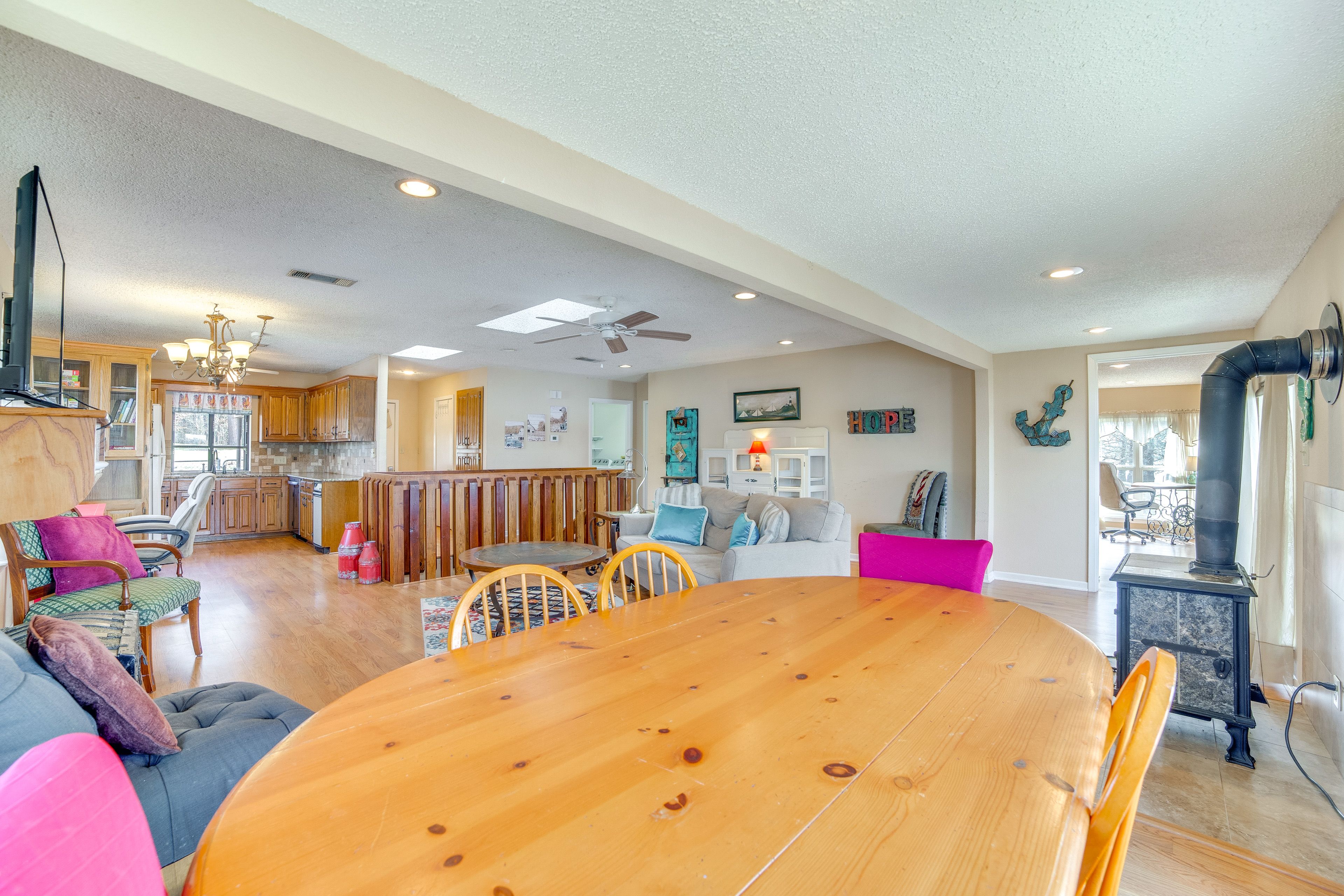 Dining Area | Dishware/Flatware Provided | Main Floor