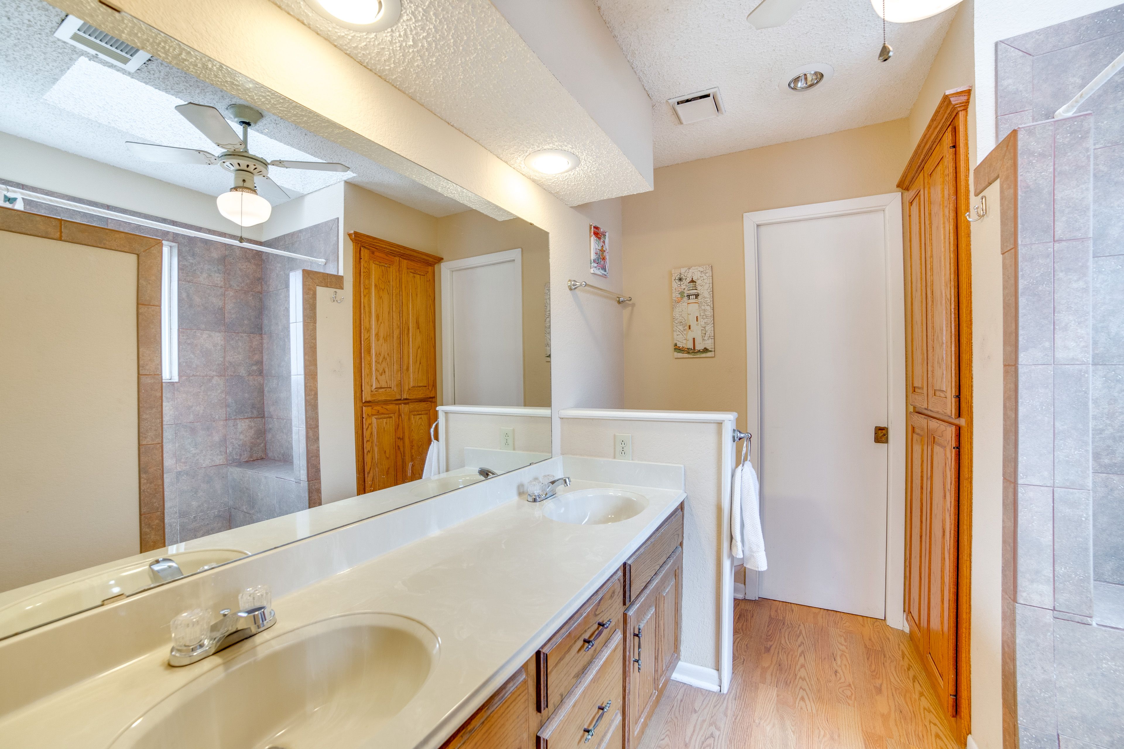 Bathroom | Towels Provided | Main Floor