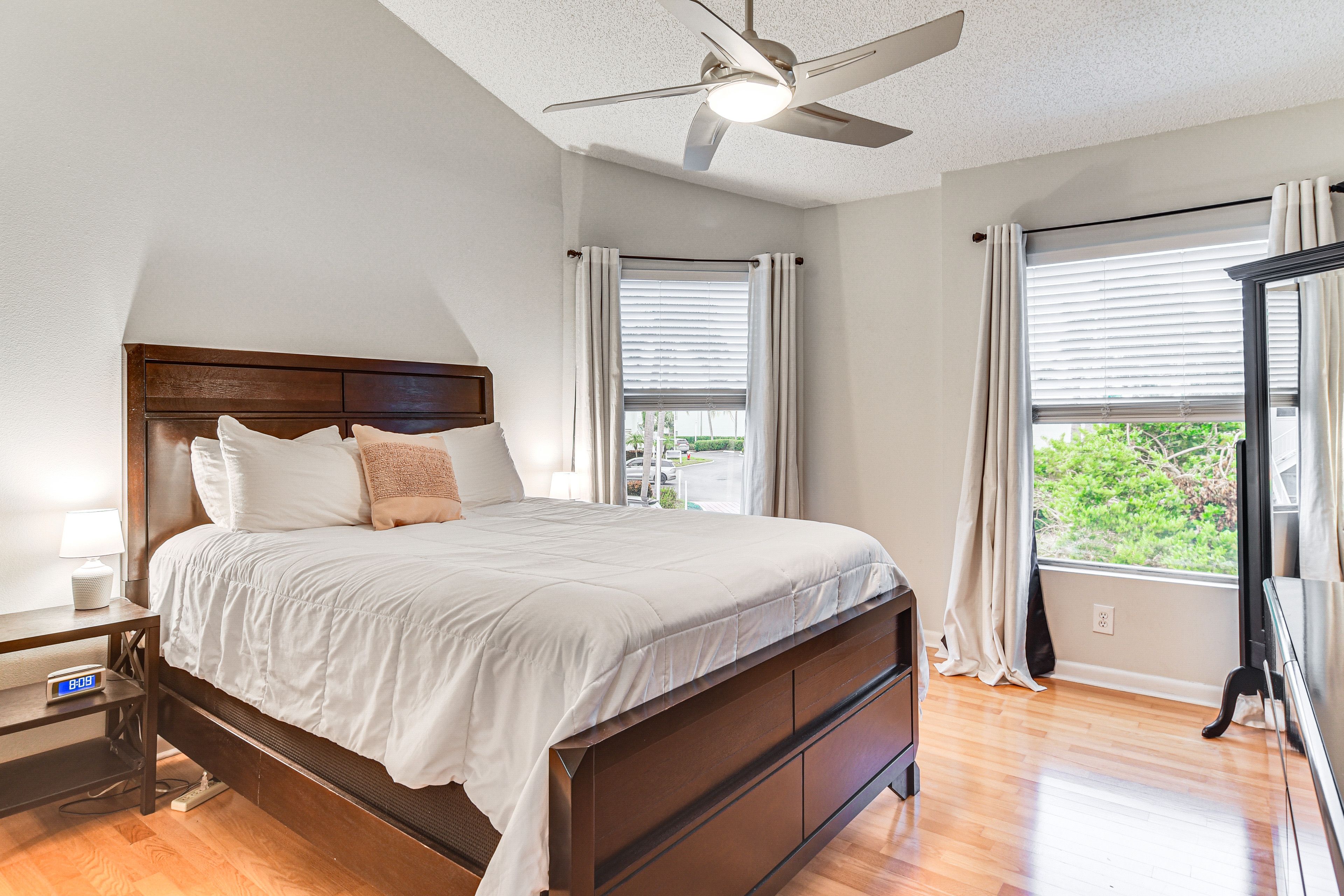 Bedroom 1 | Queen Bed | Linens Provided