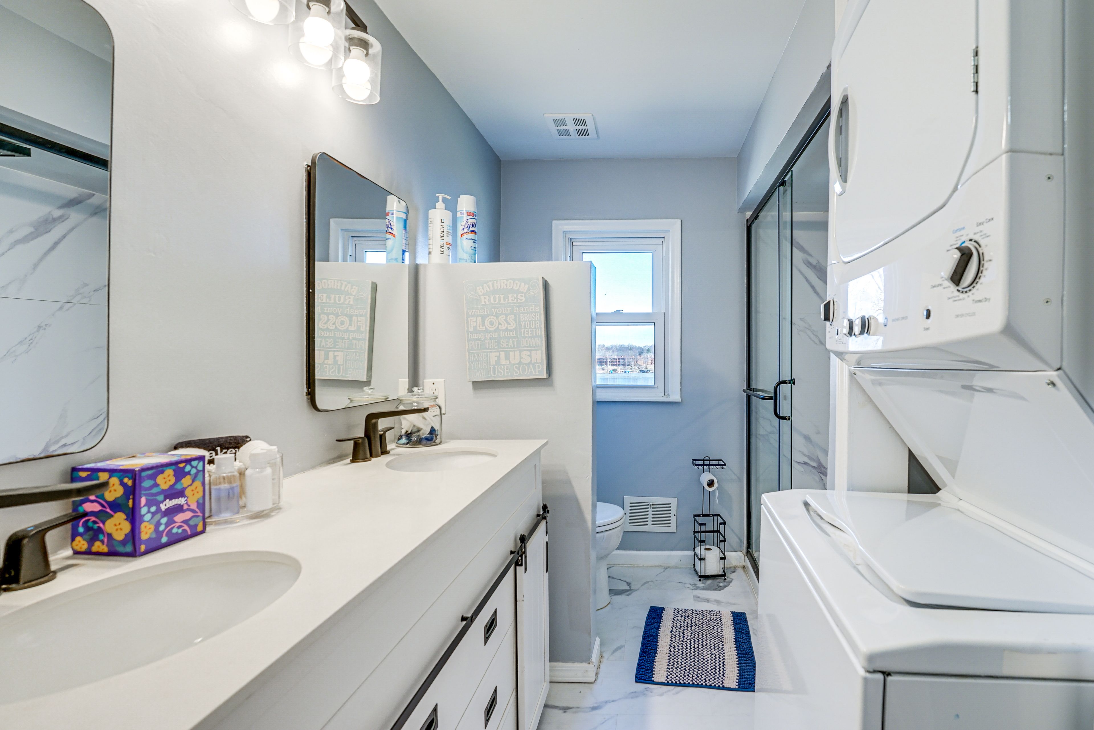Full Bathroom | 2nd Floor | Washer/Dryer