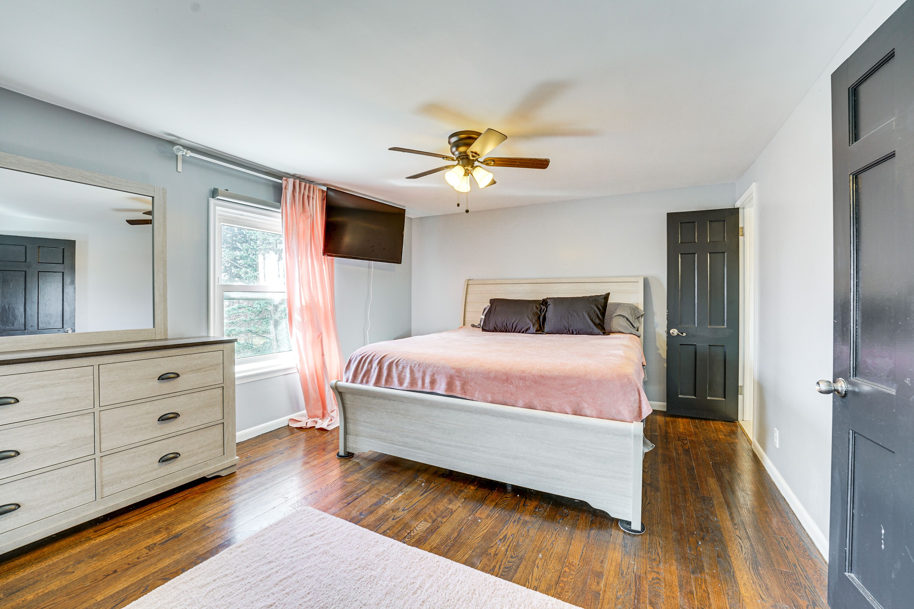 Bedroom 1 | 2nd Floor | California King Bed | Smart TV | Linens Provided
