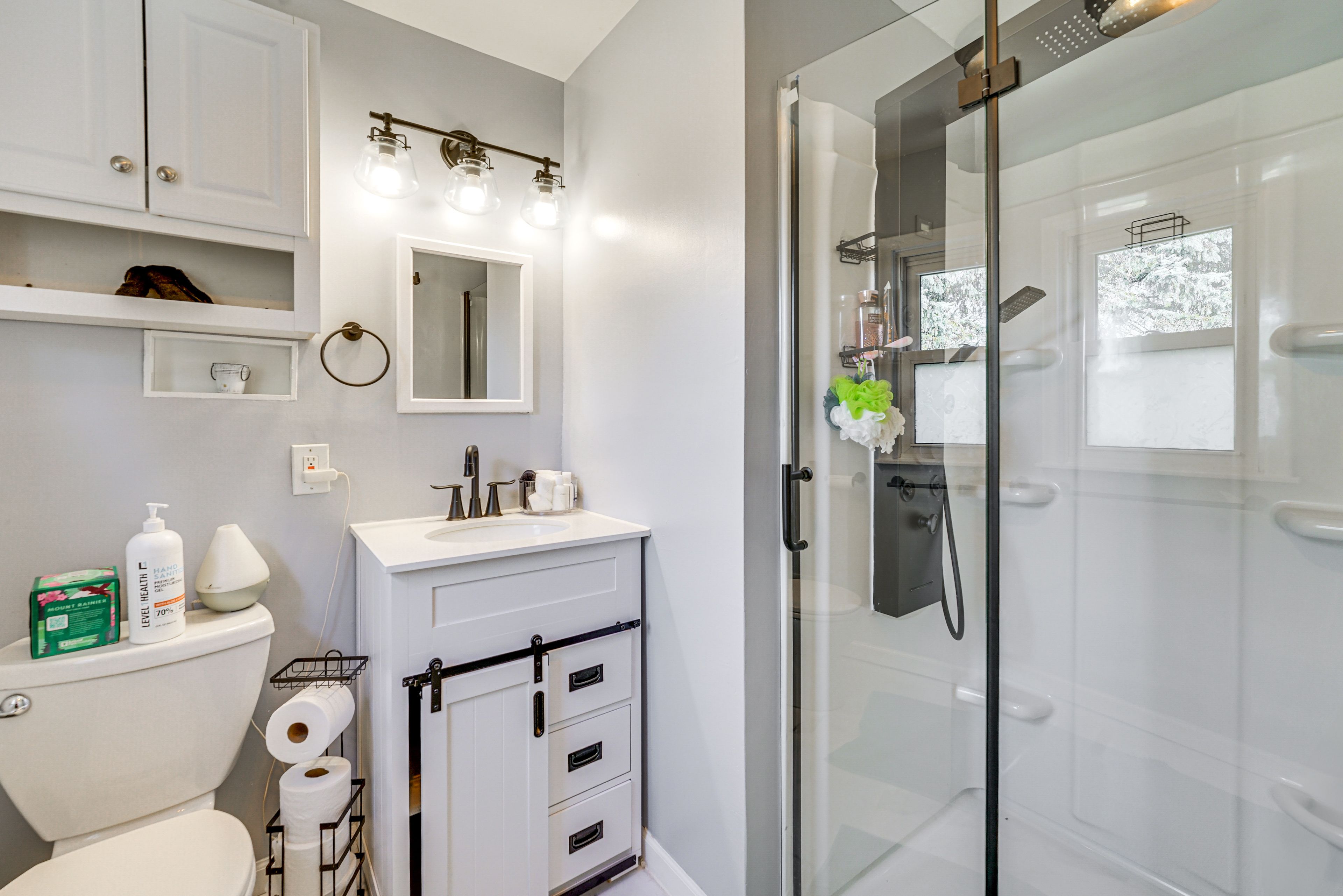 Full Bathroom | 2nd Floor