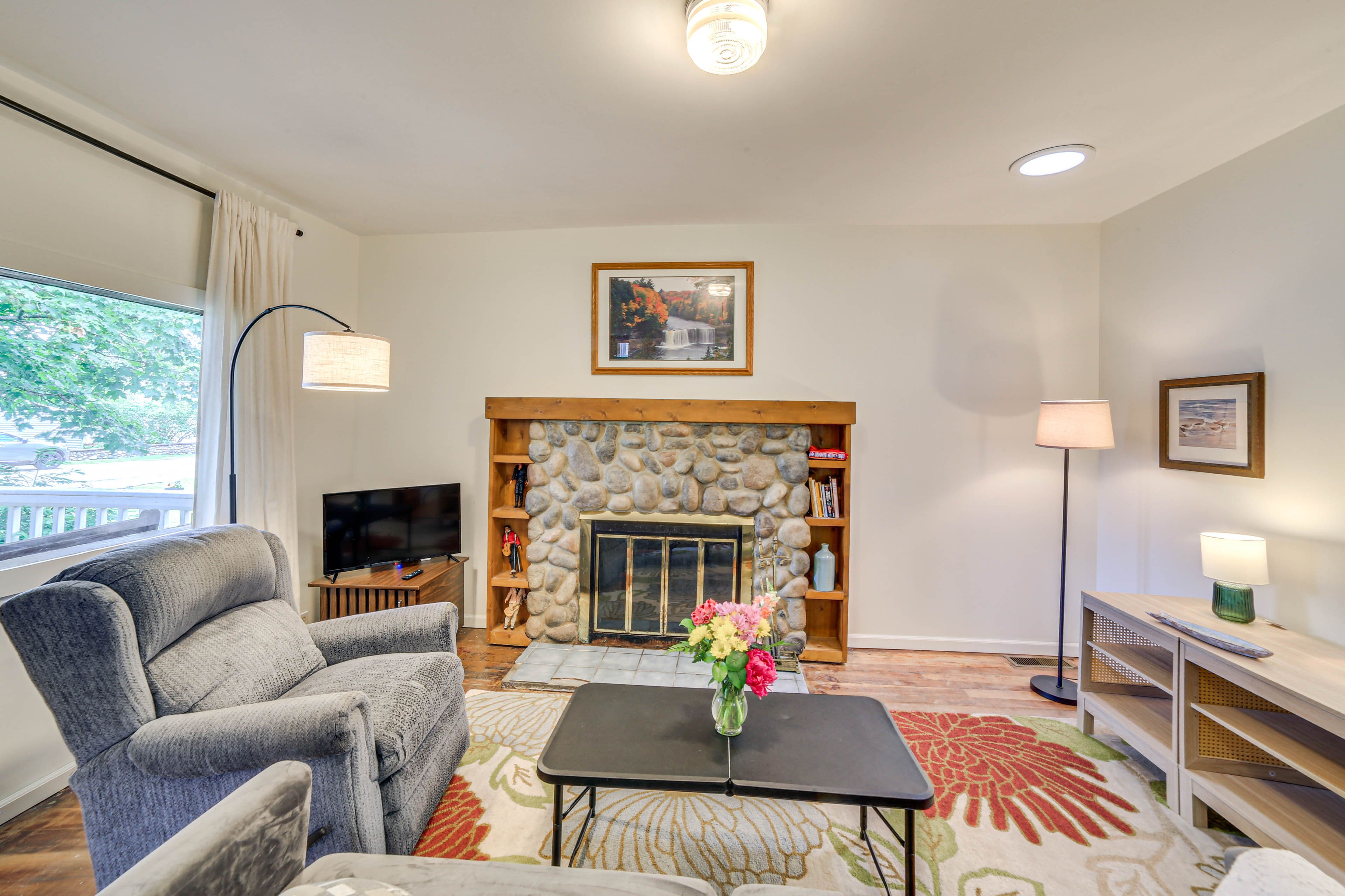 Saint Ignace Vacation Rental | 2BR | 1BA | 600 Sq Ft | 6 Steps Required