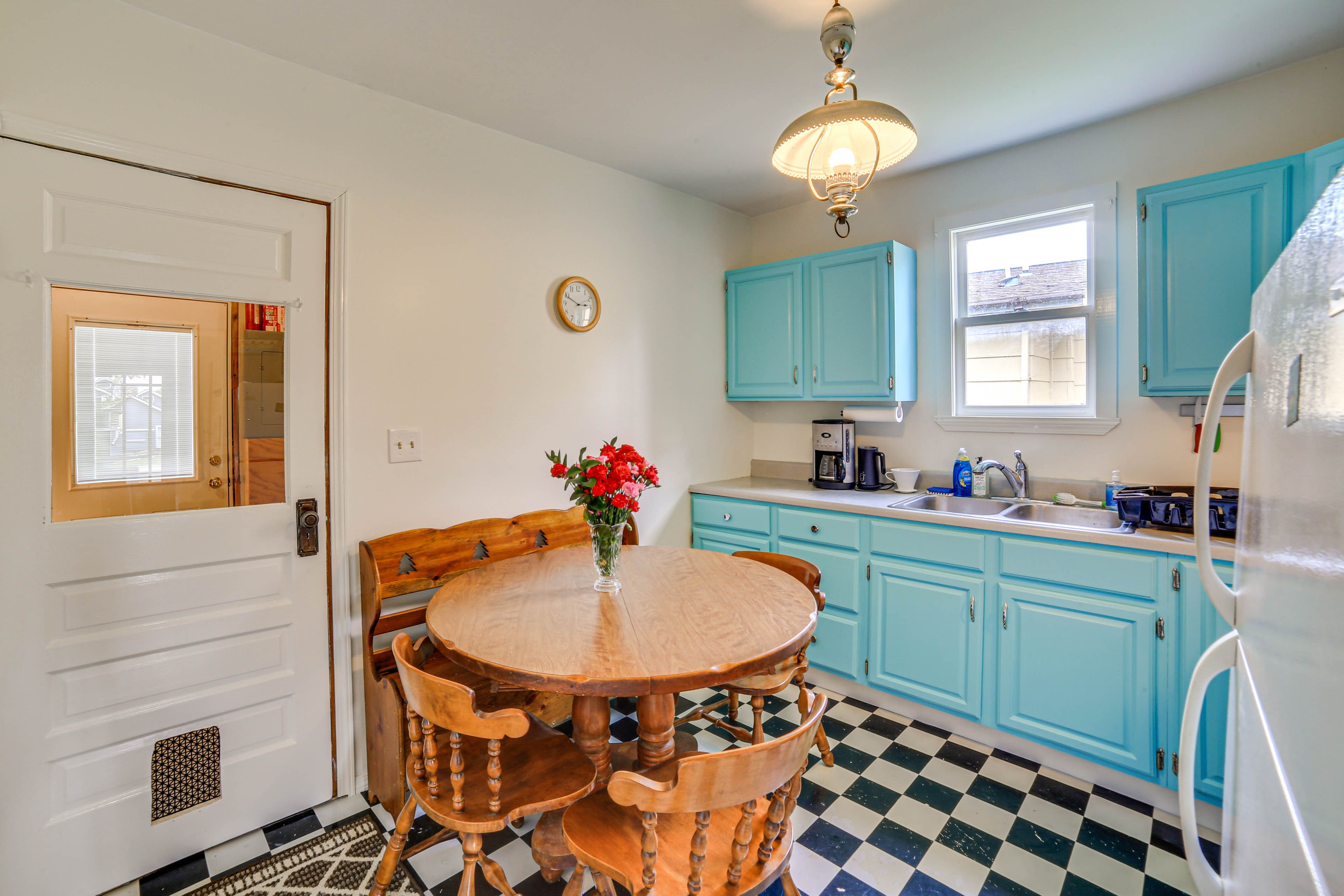 Dining Area | Dishware/Flatware