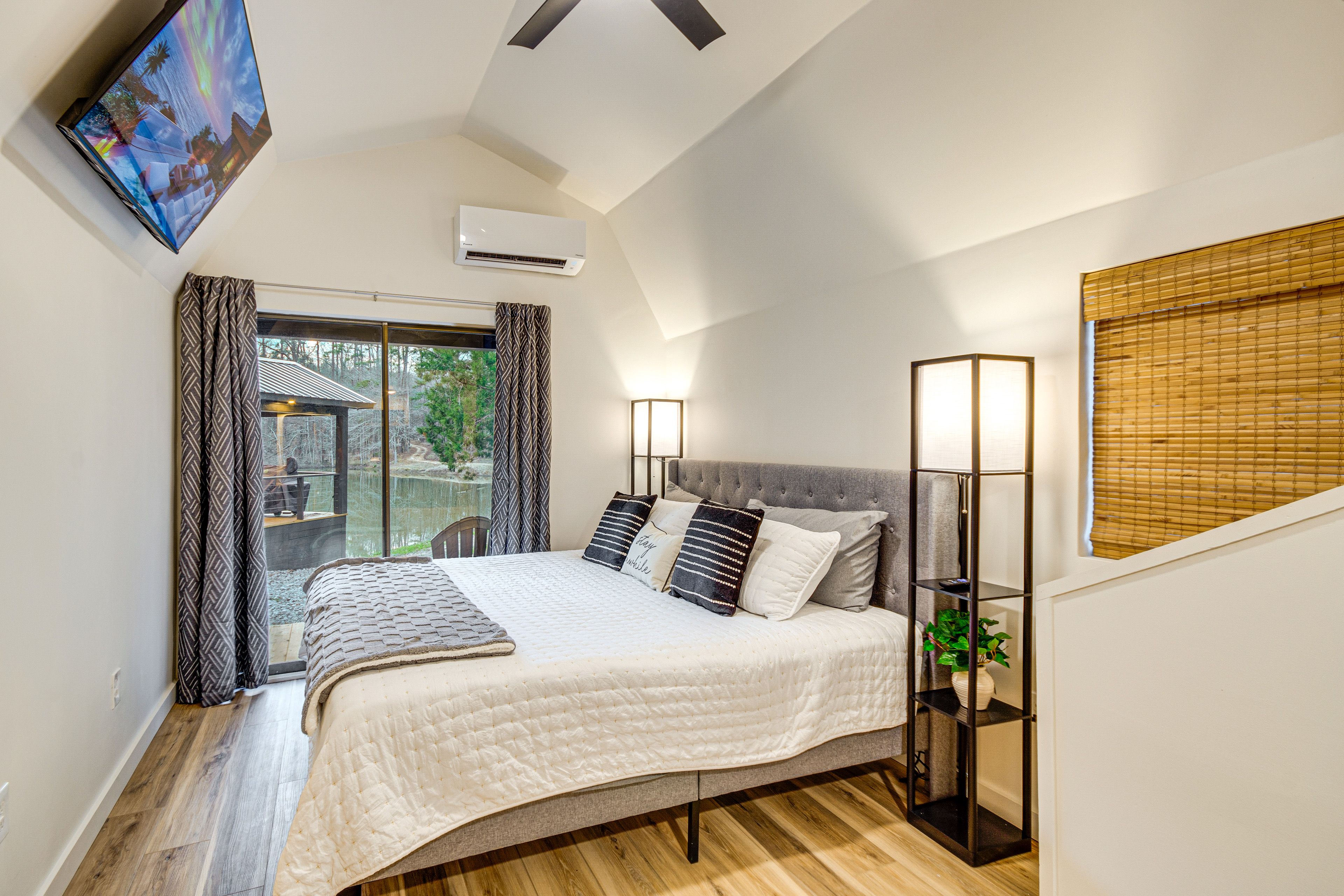 Bedroom 3 (Casita) | King Bed | Smart TV | Bonus Kitchenette