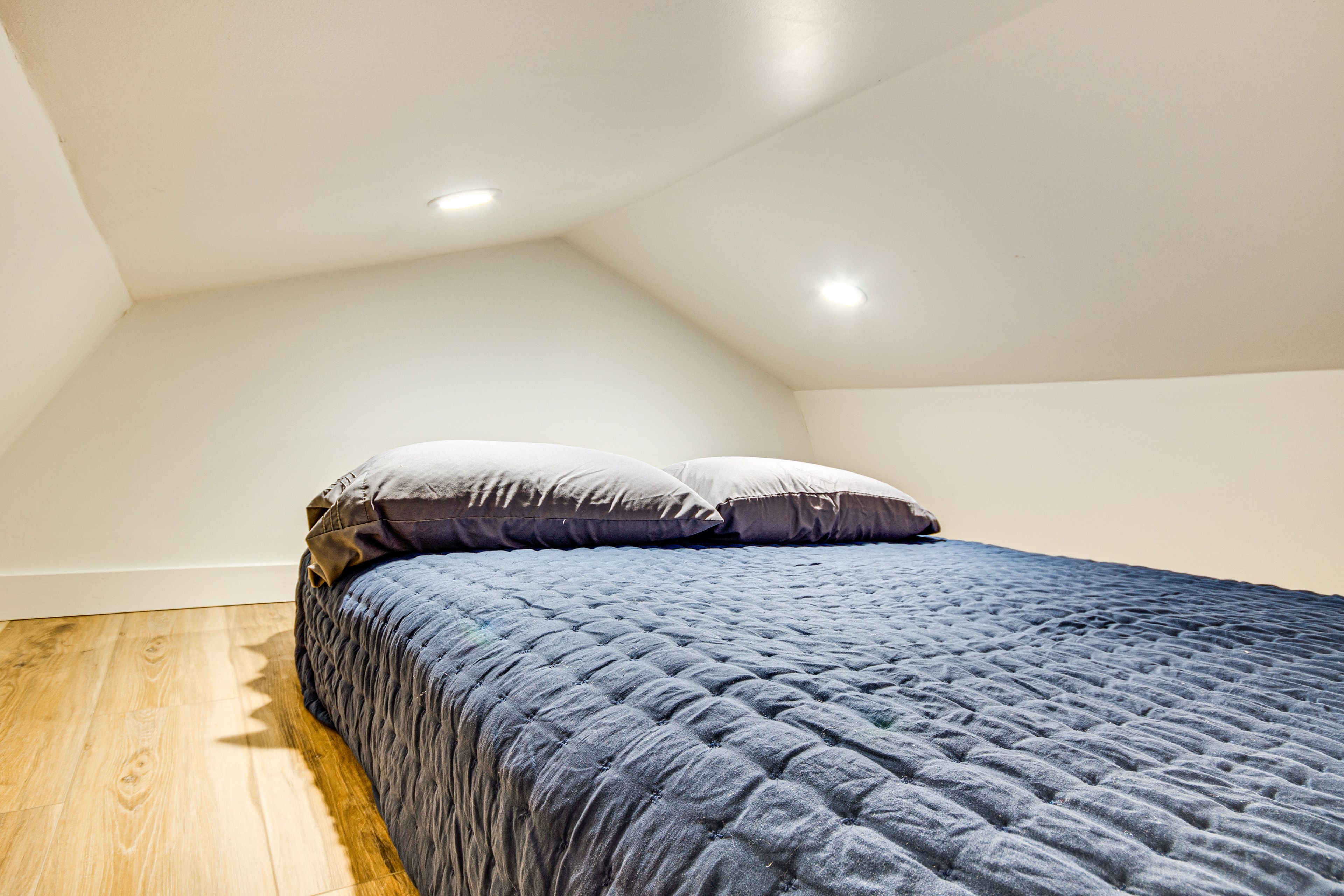 Loft w/ Queen Floor Mattress